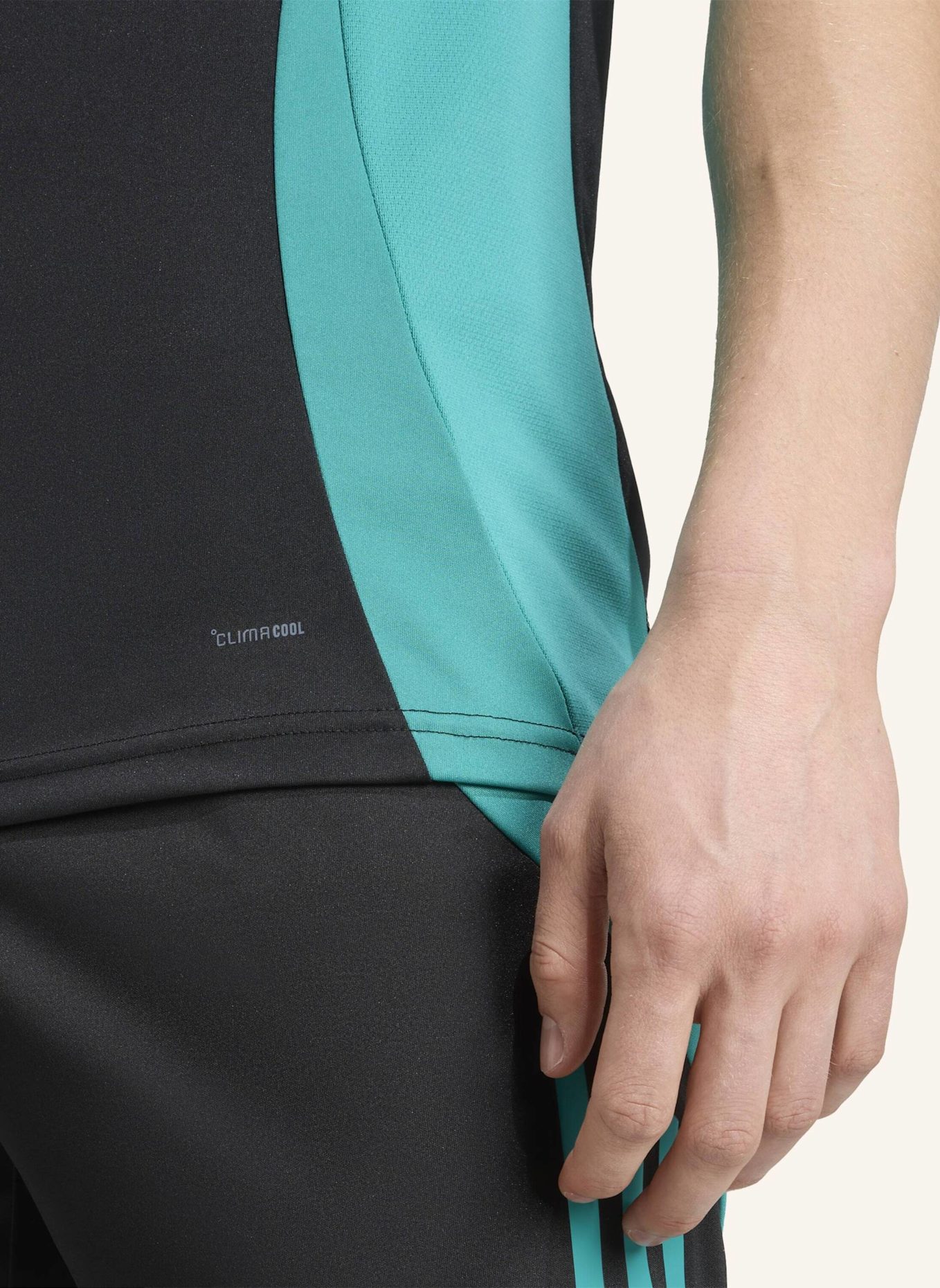 adidas ALL BLACKS PERFORMANCE T-SHIRT: SCHWARZ/ TÜRKIS