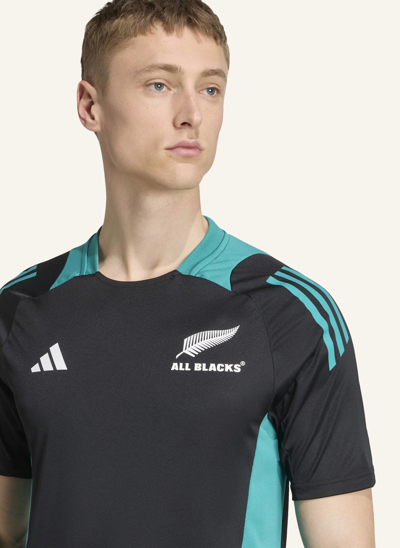 adidas ALL BLACKS PERFORMANCE T-SHIRT: SCHWARZ/ TÜRKIS