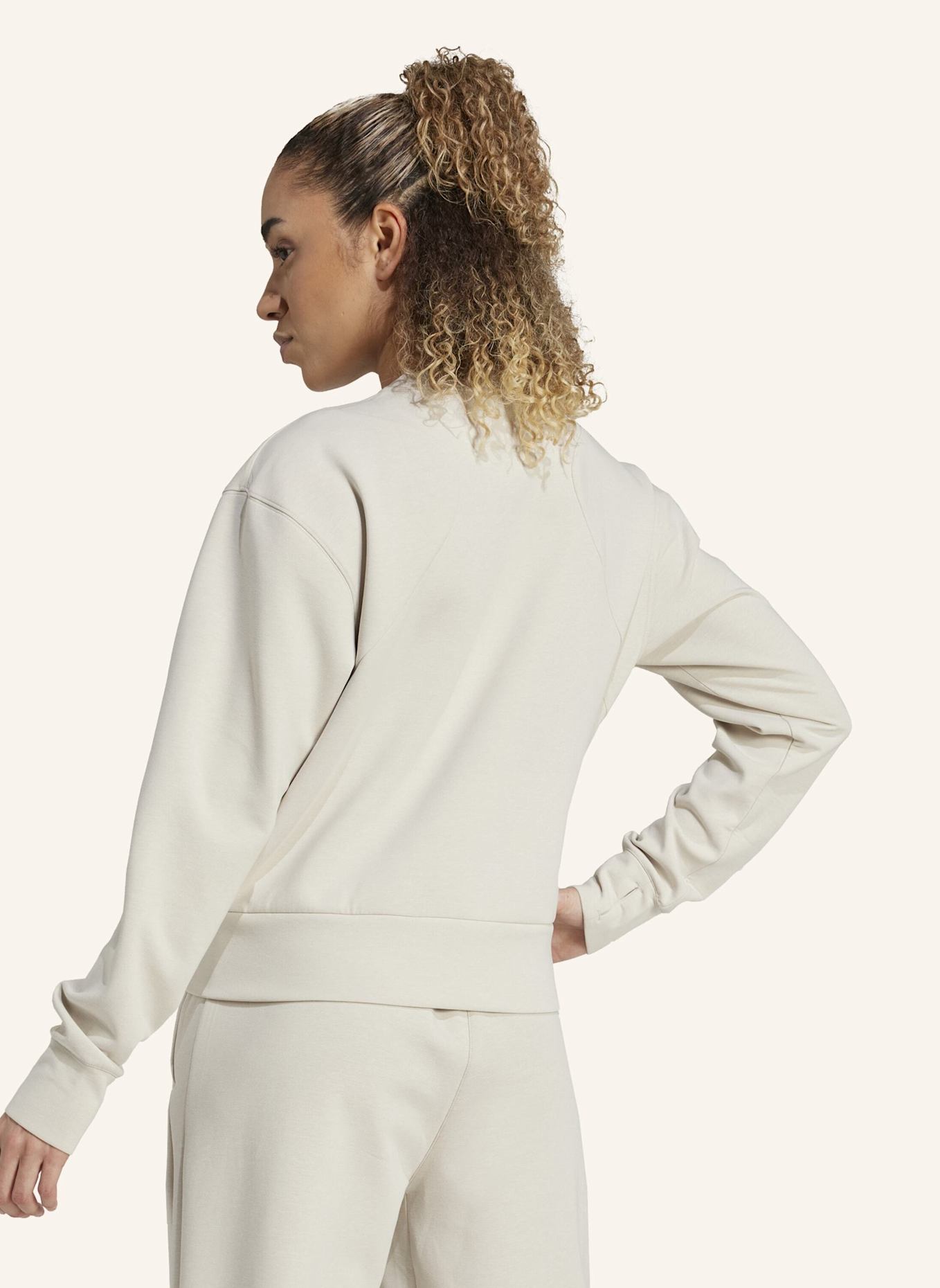 adidas DESIGNED-FOR-TRAINING ENTWORFENES WARM-UP SWEATSHIRT MIT RUNDHALSAUSSCHNITT: BEIGE