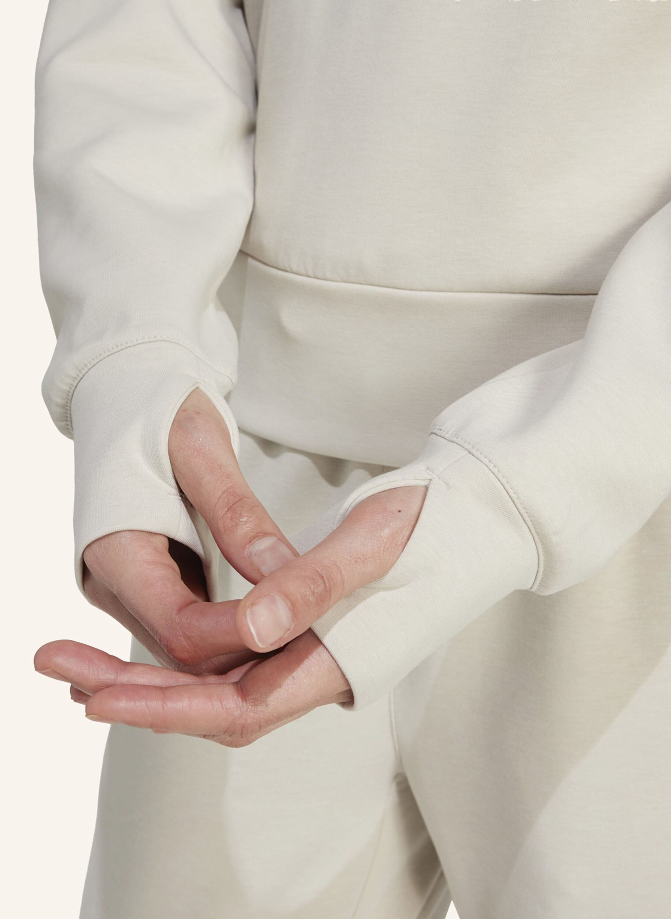 adidas DESIGNED-FOR-TRAINING ENTWORFENES WARM-UP SWEATSHIRT MIT RUNDHALSAUSSCHNITT: BEIGE