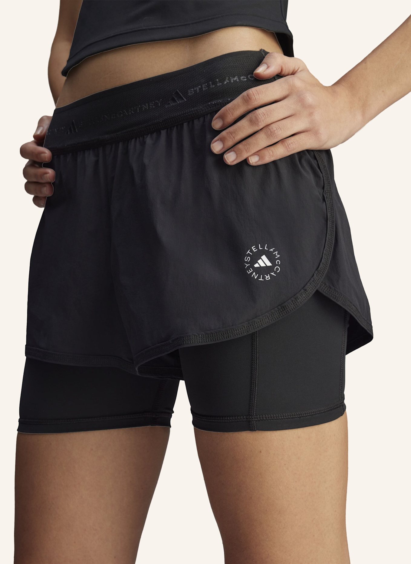 adidas by Stella McCartney ADIDAS BY STELLA MCCARTNEY TRAINING 2-IN-1 SHORTS: SCHWARZ