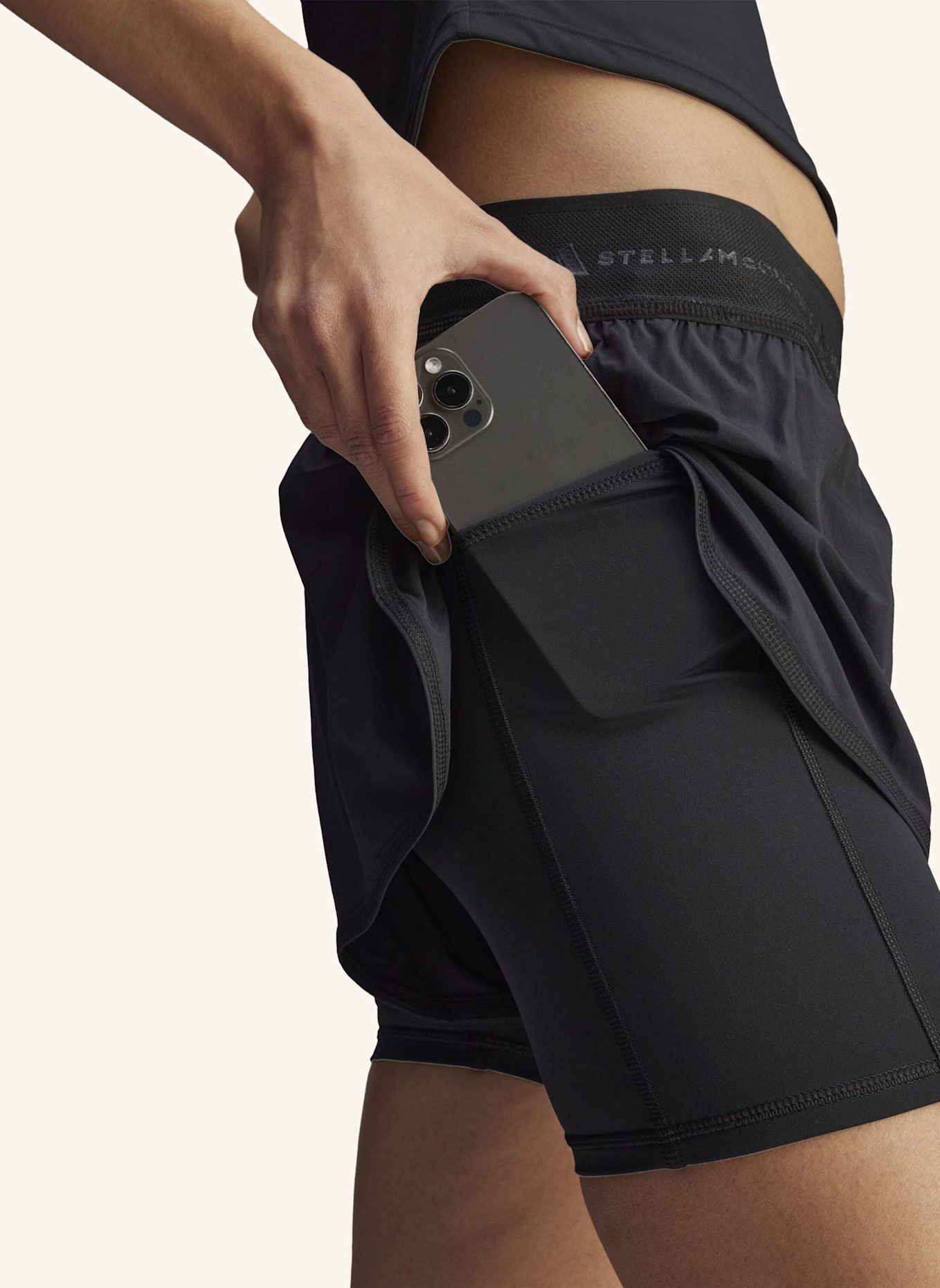 adidas by Stella McCartney ADIDAS BY STELLA MCCARTNEY TRAINING 2-IN-1 SHORTS: SCHWARZ