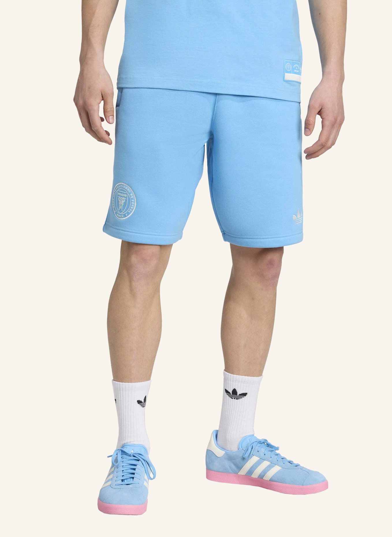 adidas Originals INTER MIAMI CF ADIDAS ORIGINALS TRAVEL SHORTS: BLAU/ WEISS
