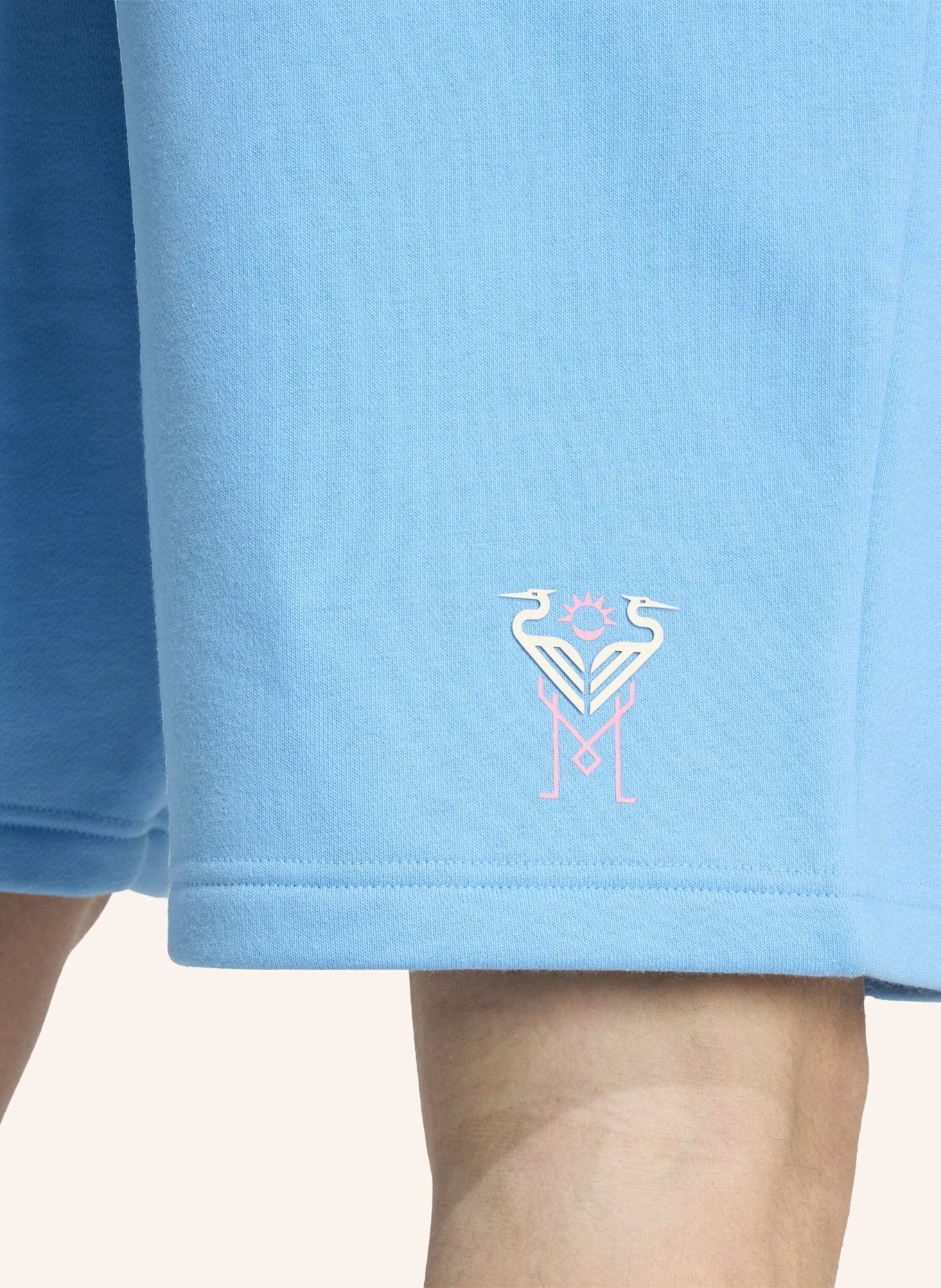 adidas Originals INTER MIAMI CF ADIDAS ORIGINALS TRAVEL SHORTS: BLAU/ WEISS