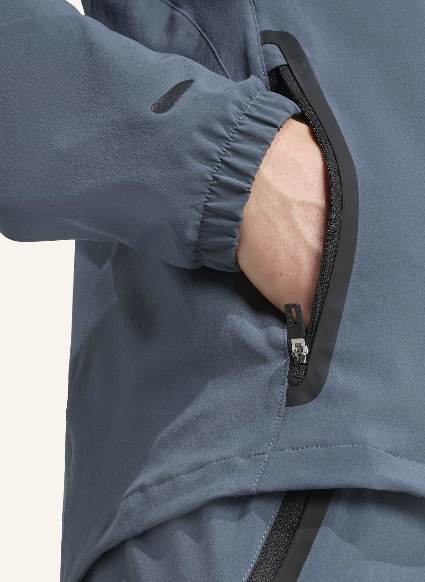 adidas FC BAYERN TIRO 25 COMPETITION VIS TECH TRAVEL JACKE: GRAU/ ORANGE