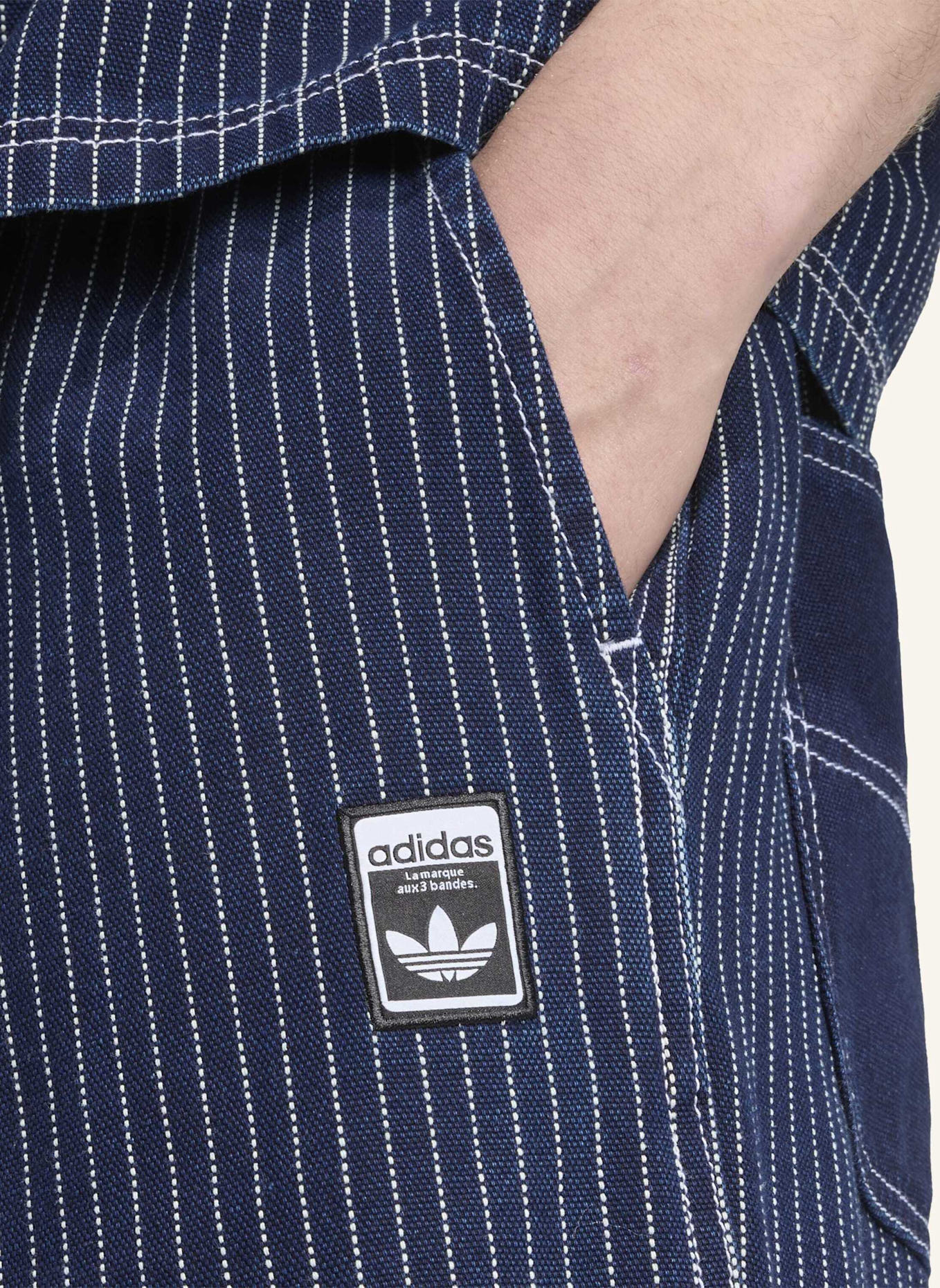 adidas Originals WABASH LOOSE CHINO: HELLBLAU