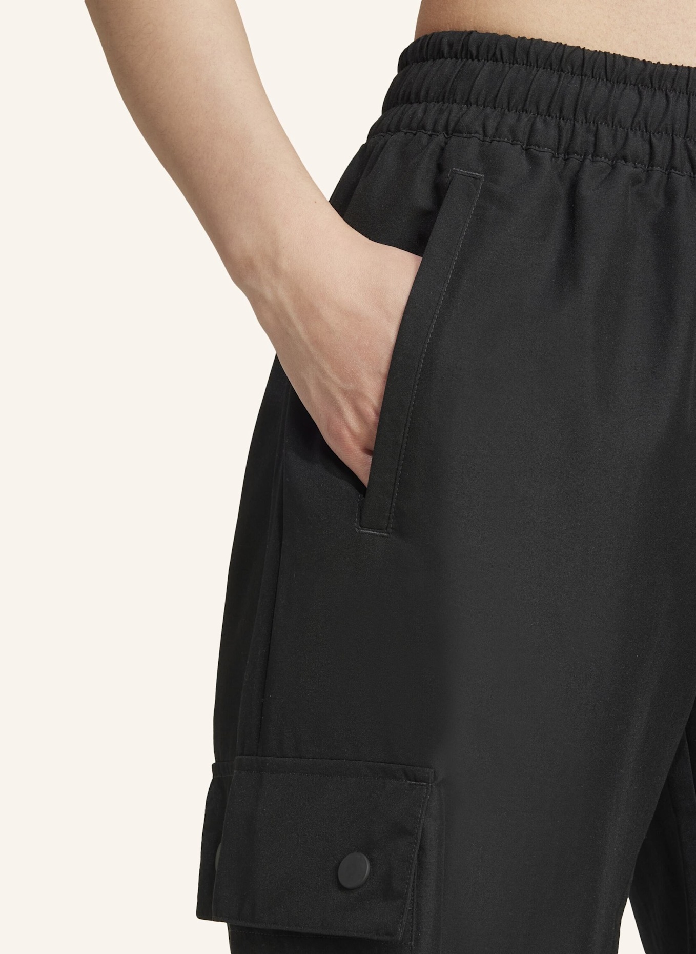 adidas Originals ESSENTIALS WOVEN CARGOHOSE: SCHWARZ