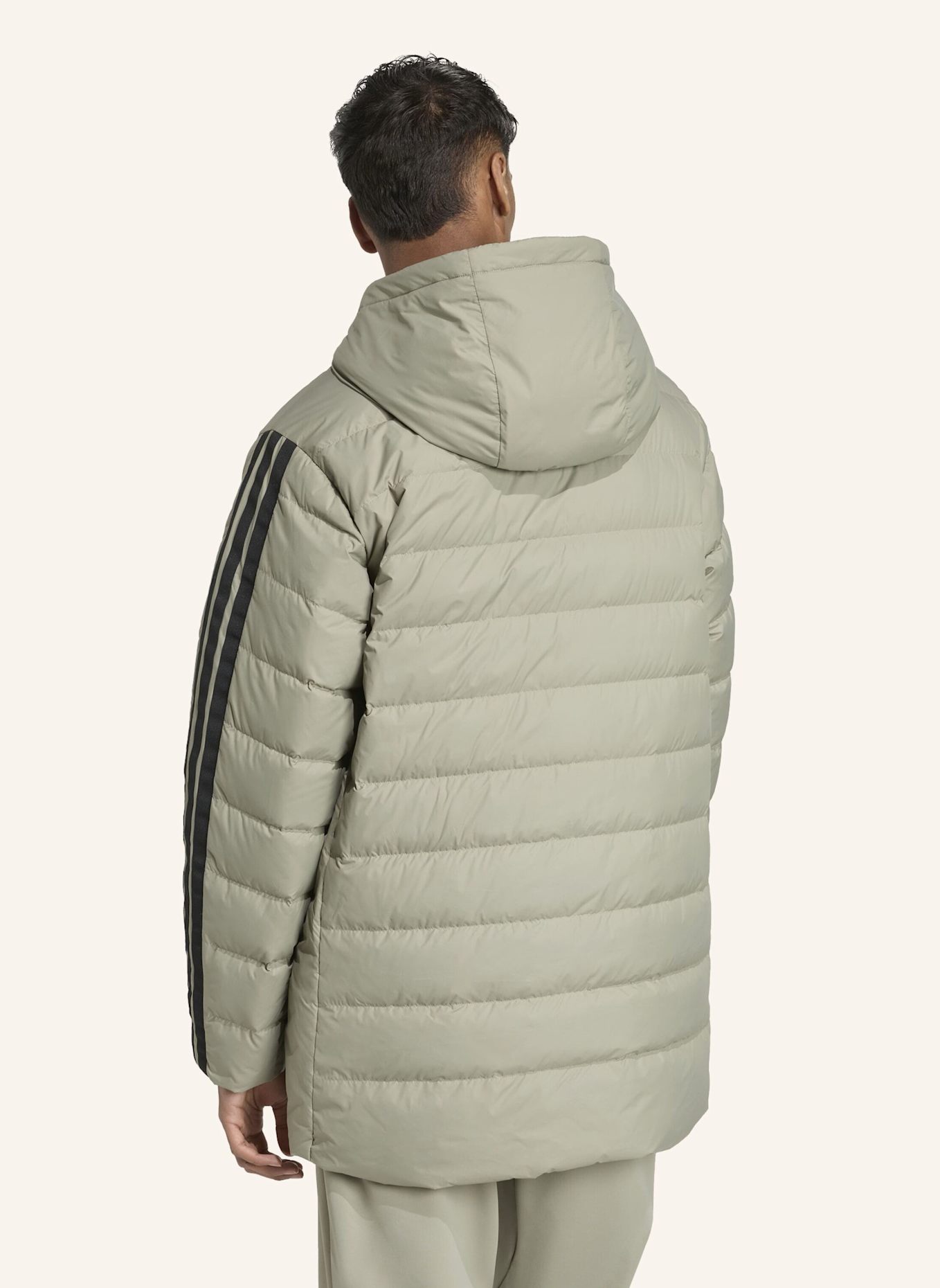 adidas ESSENTIALS CLIMAWARM 3-STREIFEN LIGHT DAUNENPARKA MIT KAPUZE: SILBER