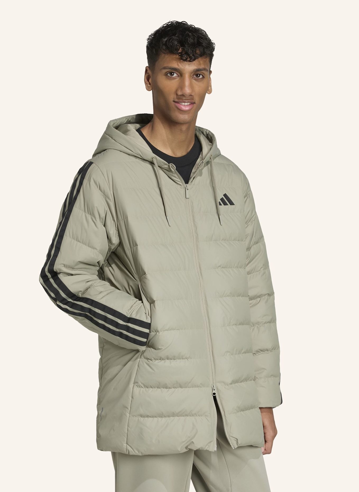 adidas ESSENTIALS CLIMAWARM 3-STREIFEN LIGHT DAUNENPARKA MIT KAPUZE: SILBER
