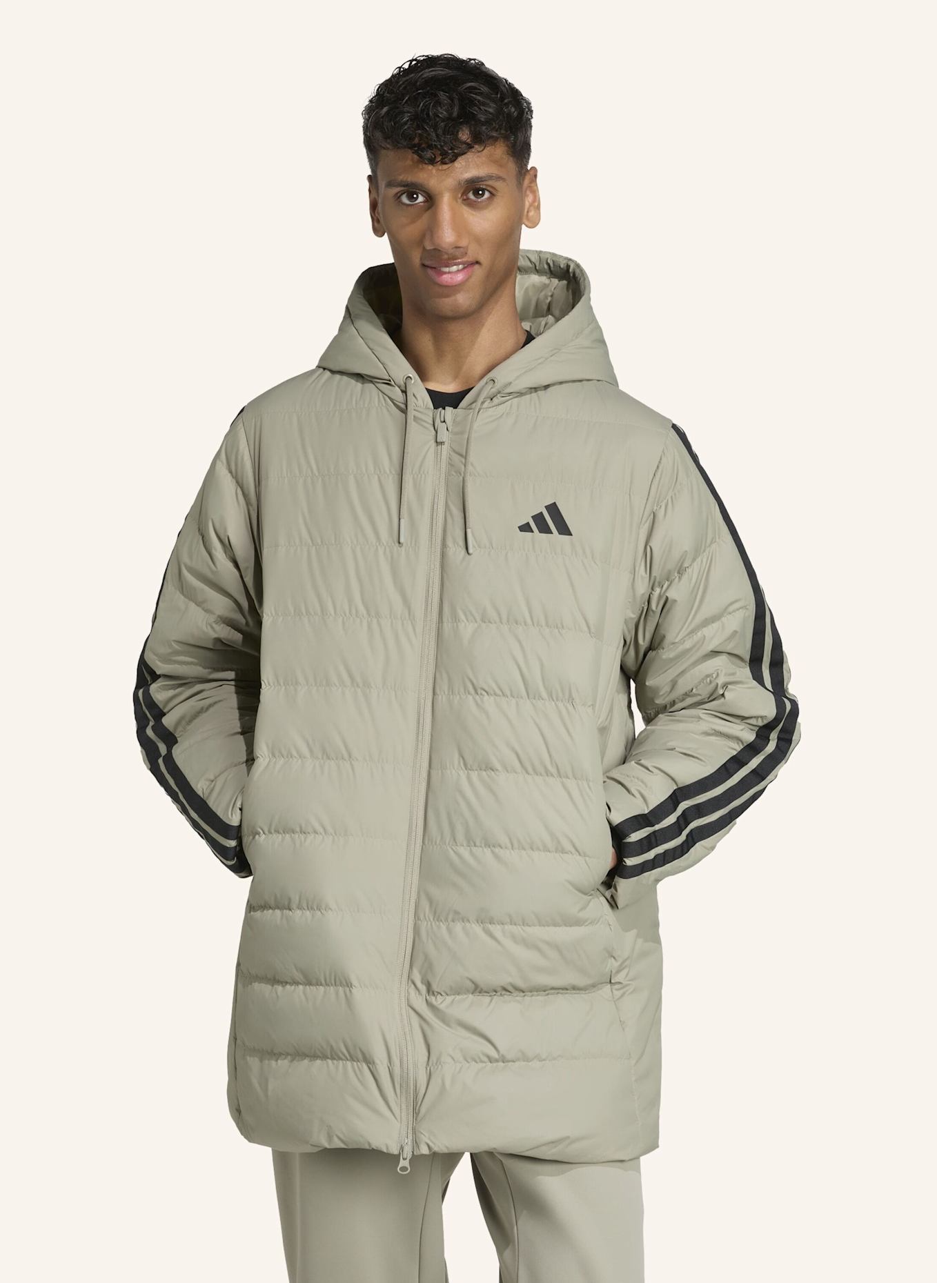 adidas ESSENTIALS CLIMAWARM 3-STREIFEN LIGHT DAUNENPARKA MIT KAPUZE: SILBER