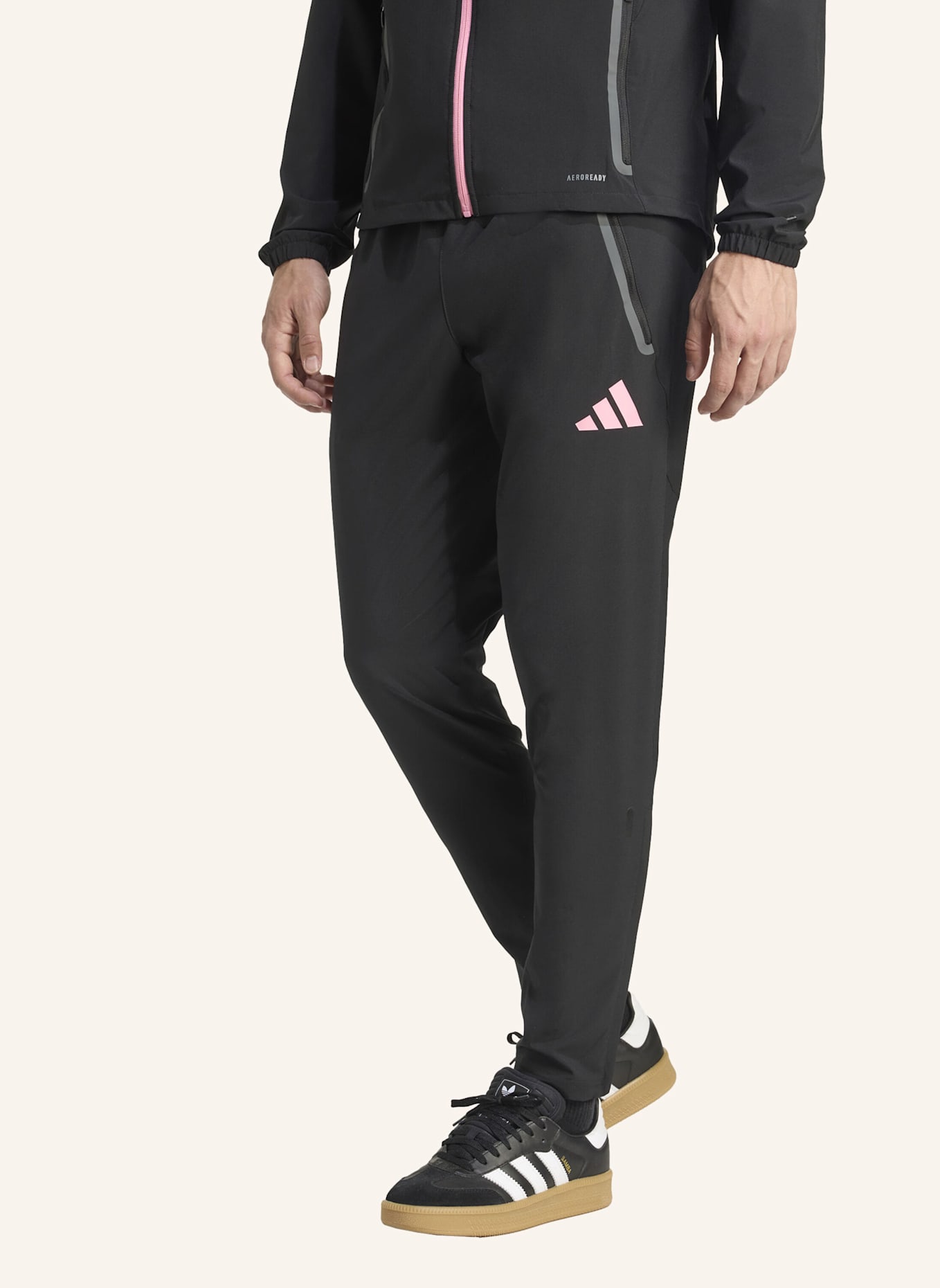 adidas JUVENTUS TIRO 25 COMPETITION VIS TECH TRAVEL HOSE: SCHWARZ