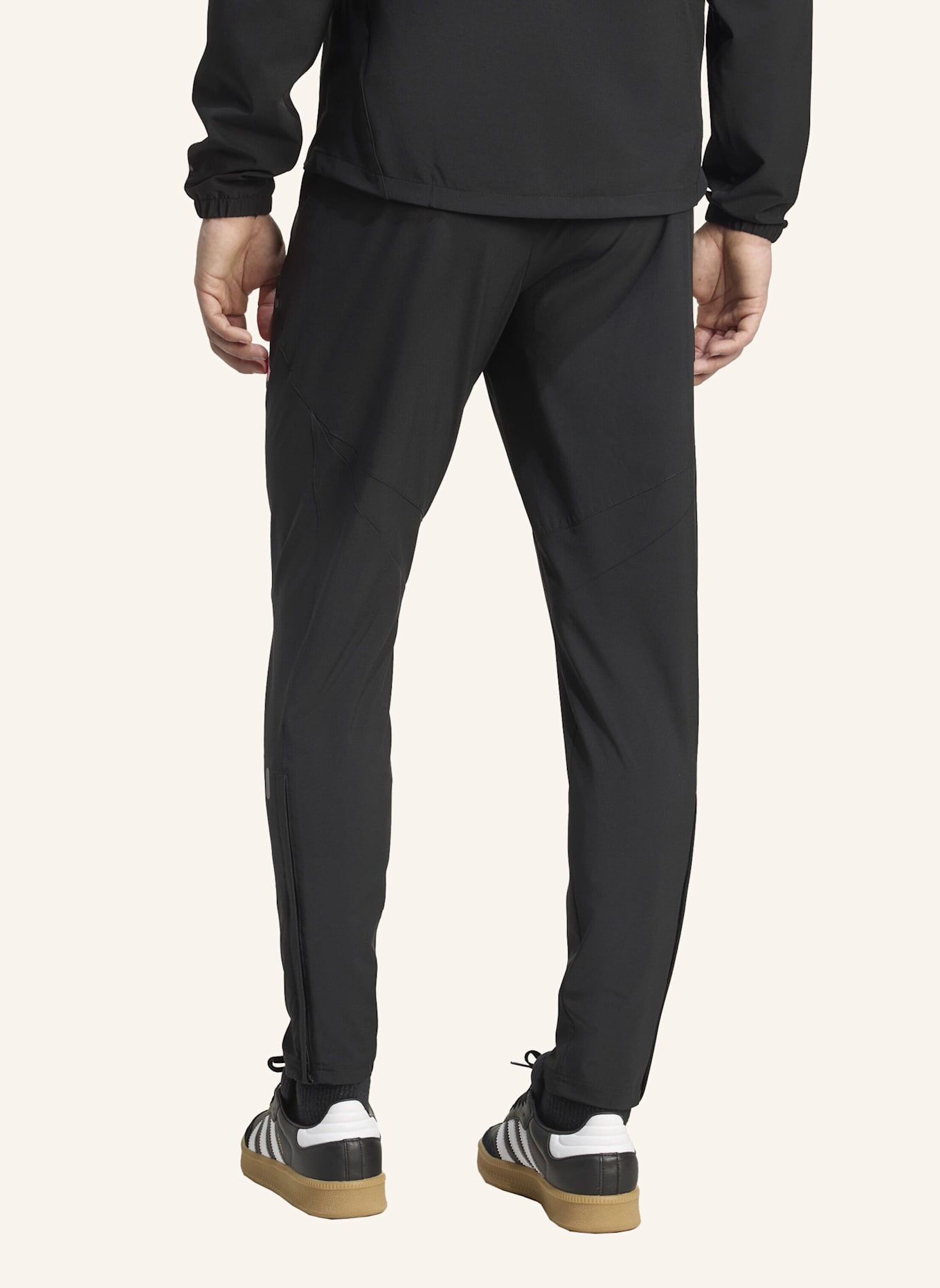 adidas JUVENTUS TIRO 25 COMPETITION VIS TECH TRAVEL HOSE: SCHWARZ