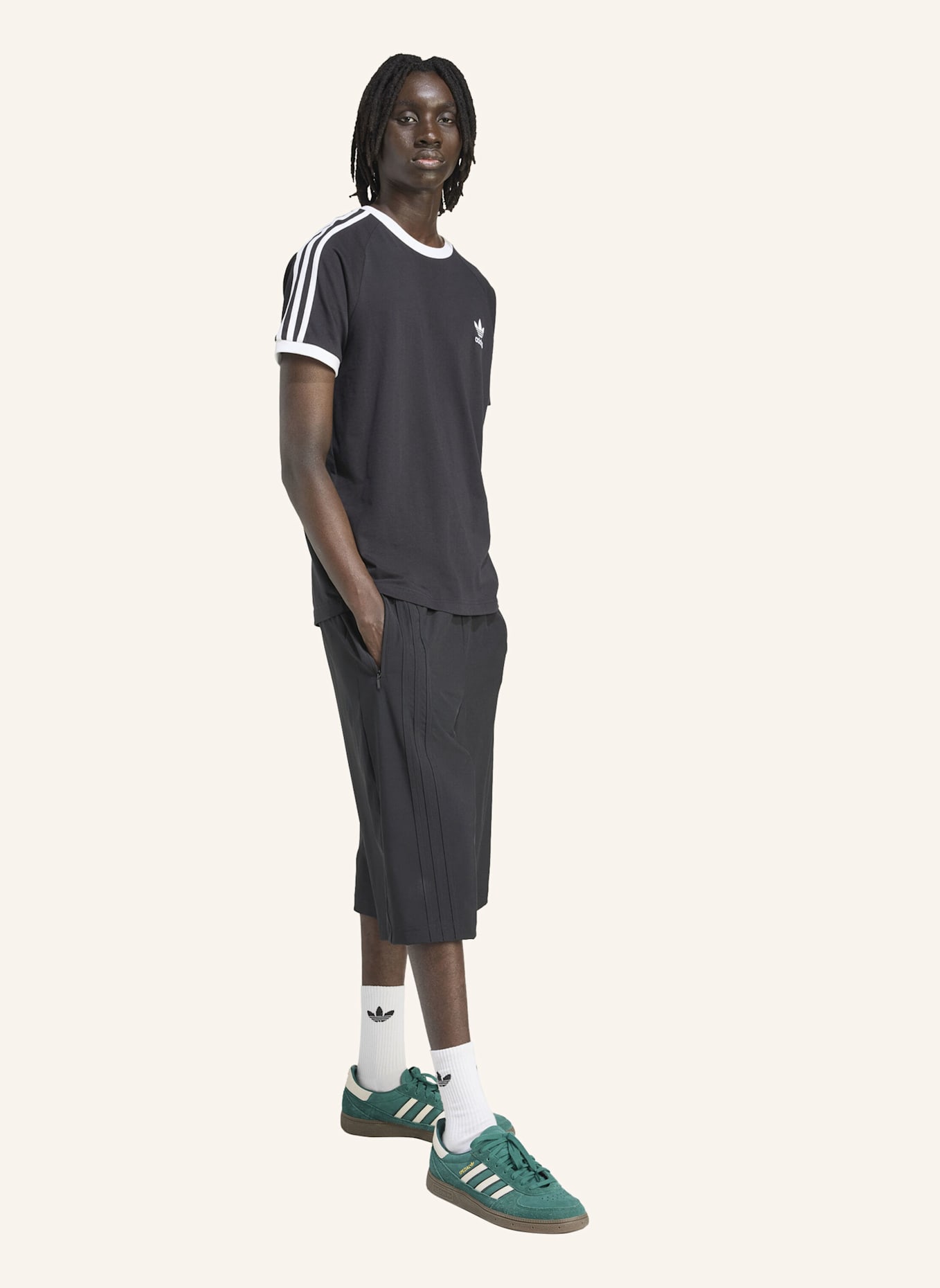 adidas Originals FIREBIRD OVERSIZED NYLON SHORTS: SCHWARZ