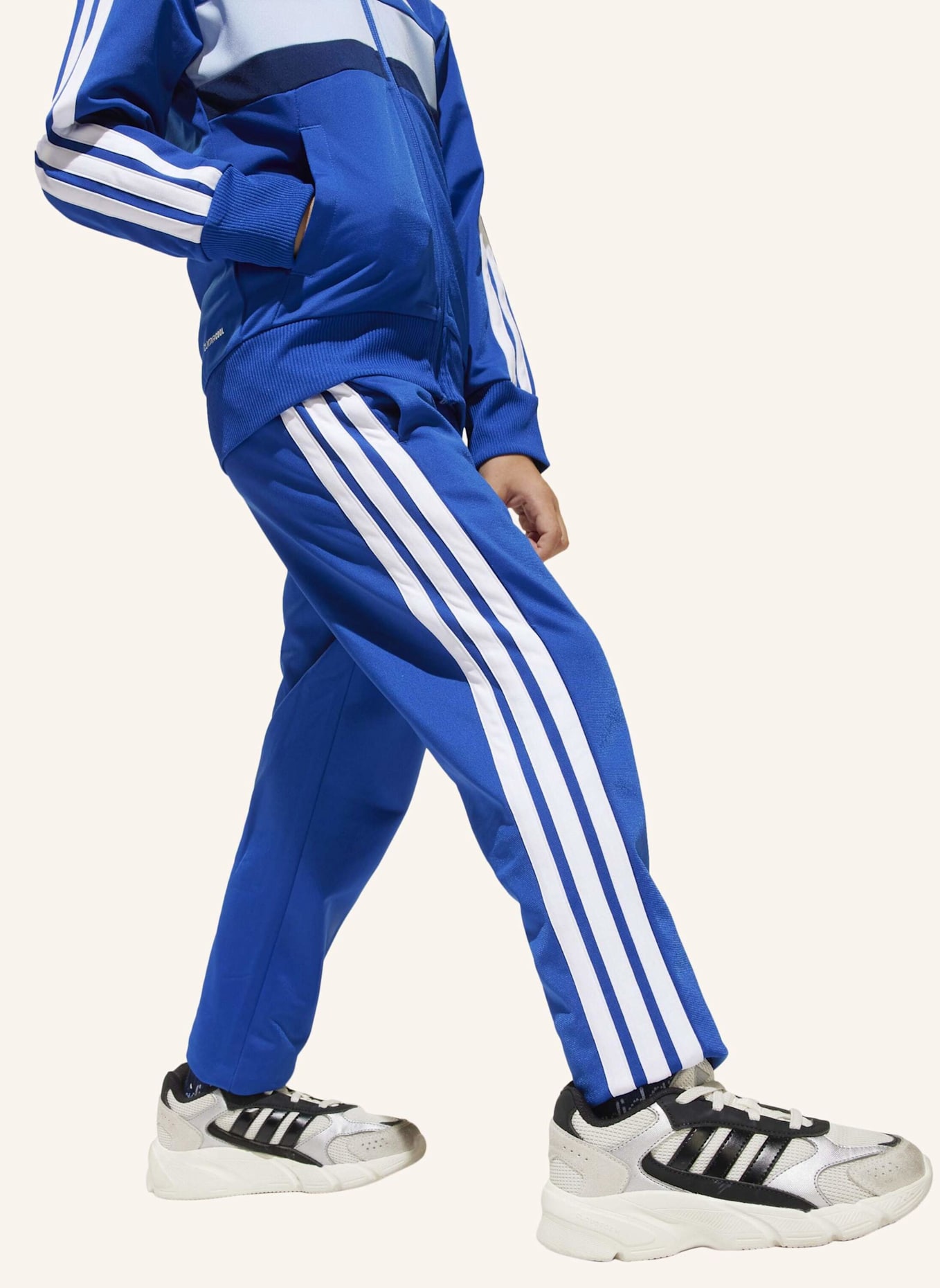 adidas SEASONAL ESSENTIALS TIBERIO 3-STREIFEN TRICOT KIDS TRAININGSANZUG: BLAU/ WEISS