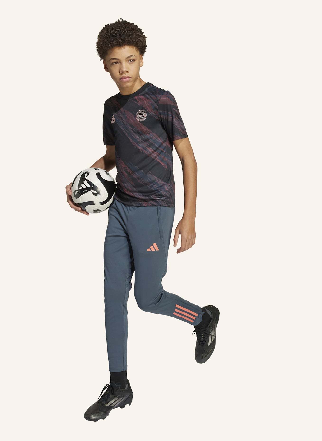 adidas FC BAYERN MÜNCHEN 25/26 KIDS PRE-MATCH SHIRT: SCHWARZ