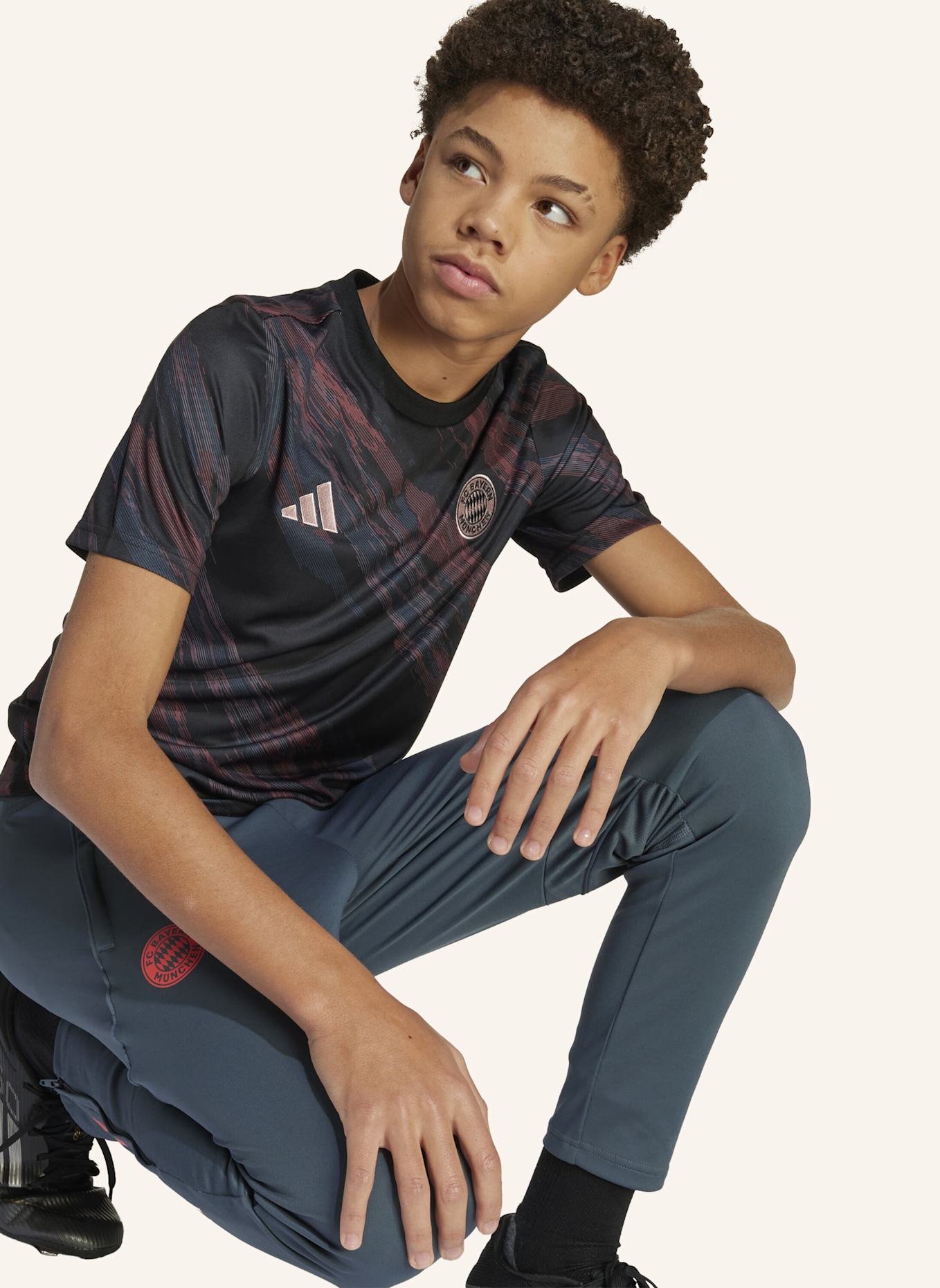 adidas FC BAYERN MÜNCHEN 25/26 KIDS PRE-MATCH SHIRT: SCHWARZ