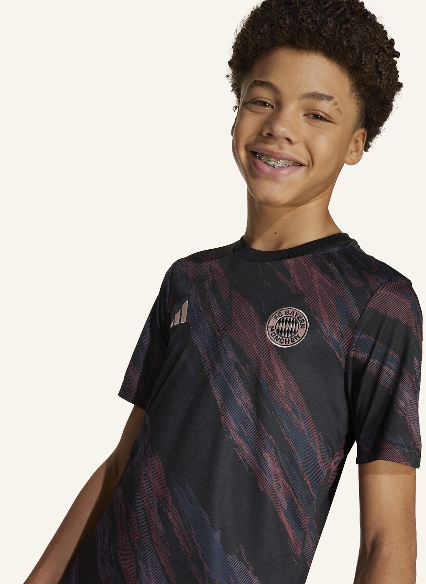 adidas FC BAYERN MÜNCHEN 25/26 KIDS PRE-MATCH SHIRT: SCHWARZ