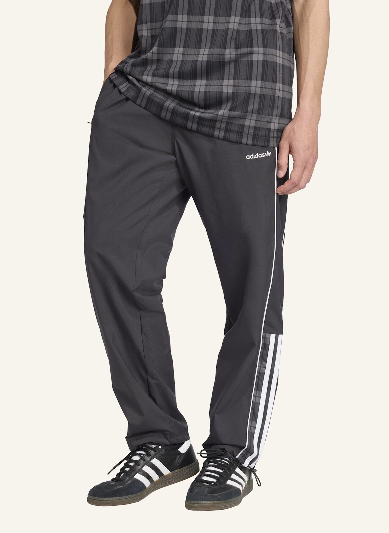 adidas Originals TARTAN LÄSSIGE TRAININGSHOSE: SCHWARZ