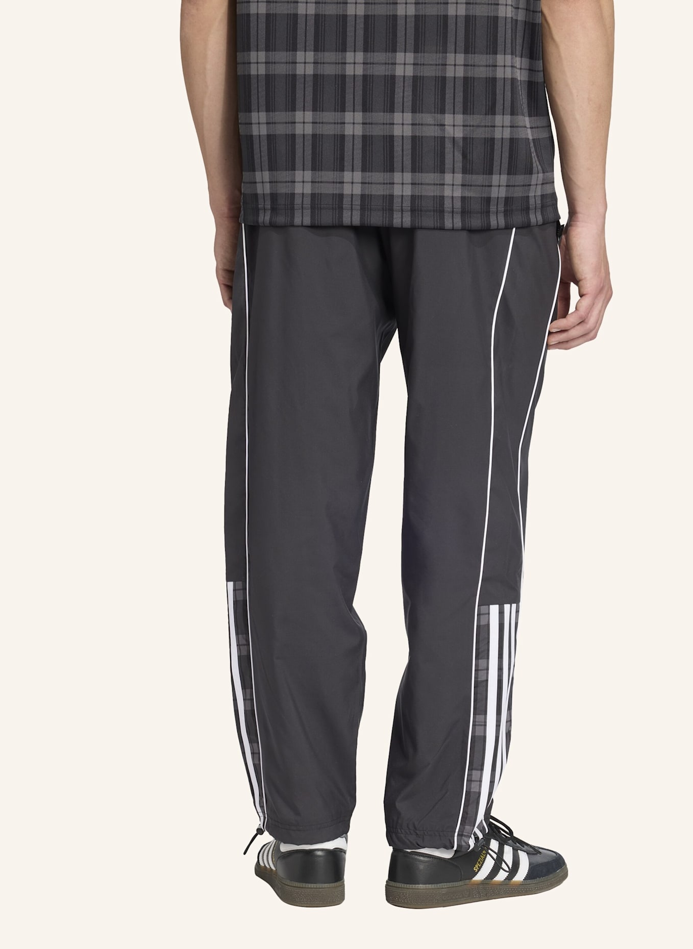 adidas Originals TARTAN LÄSSIGE TRAININGSHOSE: SCHWARZ