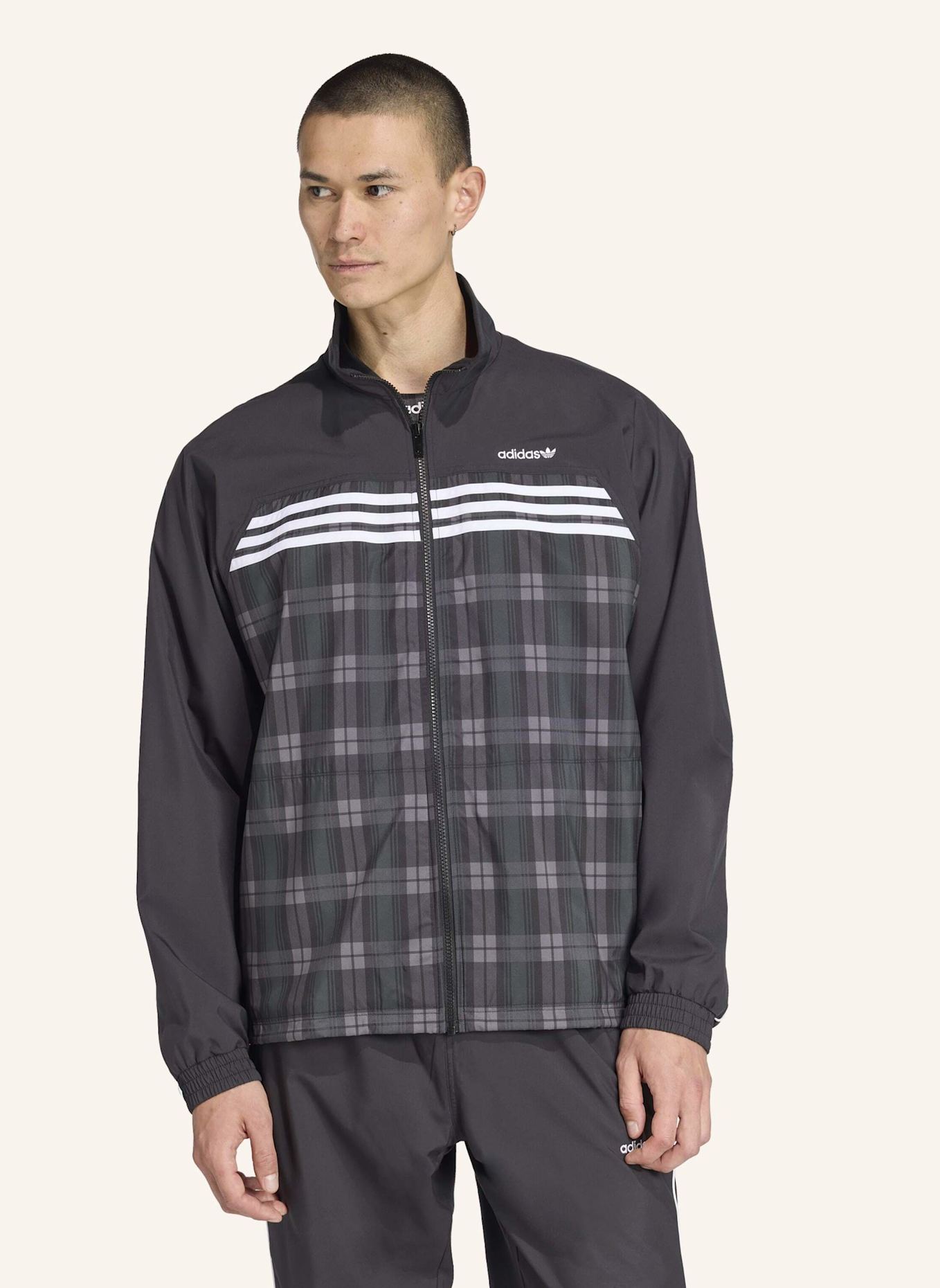 adidas Originals TARTAN LOOSE TRAININGSJACKE: SCHWARZ