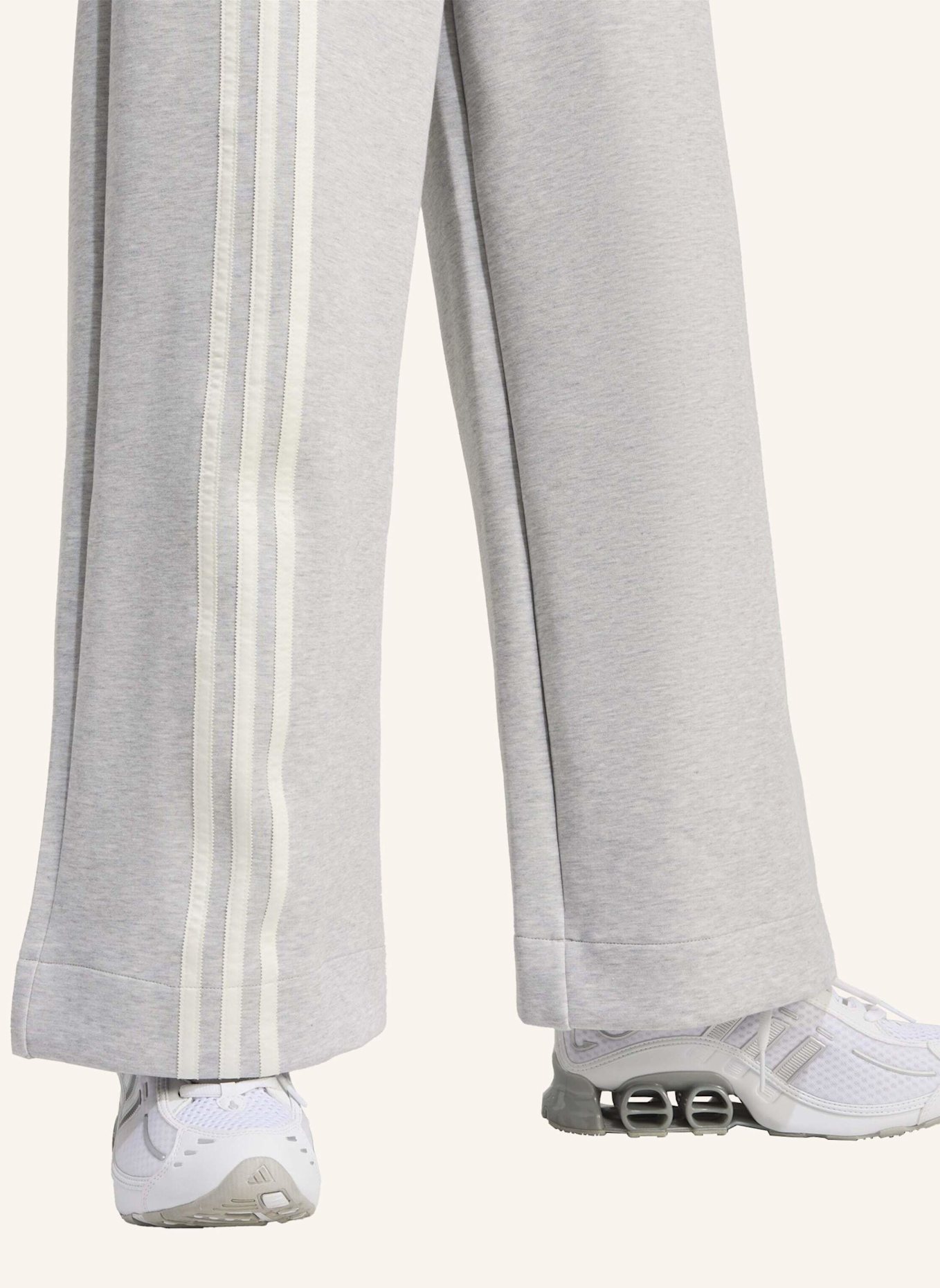 adidas Originals OFF PLACED 3-STREIFEN WEITE HOSE: GRAU