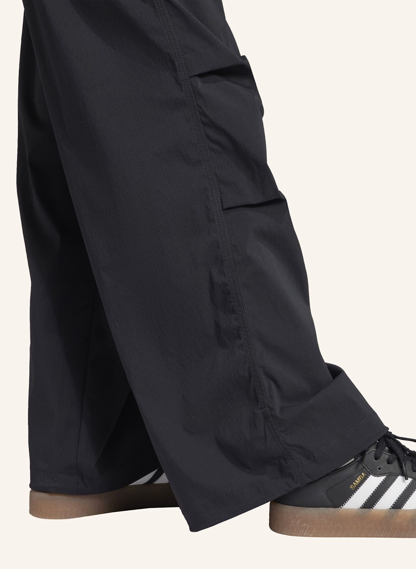 adidas Originals ESSENTIALS RIPSTOP PARACHUTE HOSE: SCHWARZ