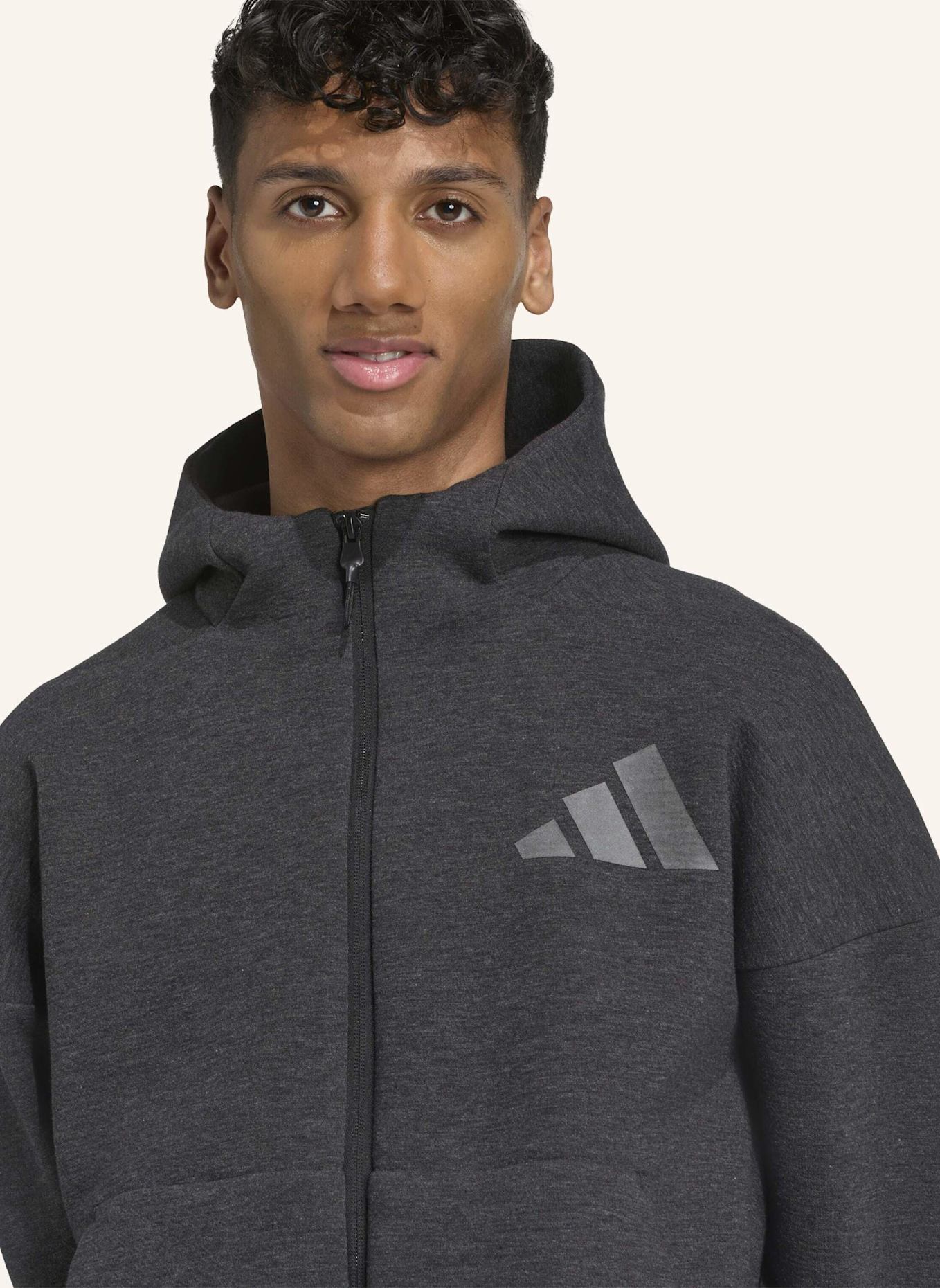 adidas ADIDAS Z.N.E. HOCHWERTIGE KAPUZENJACKE: SCHWARZ