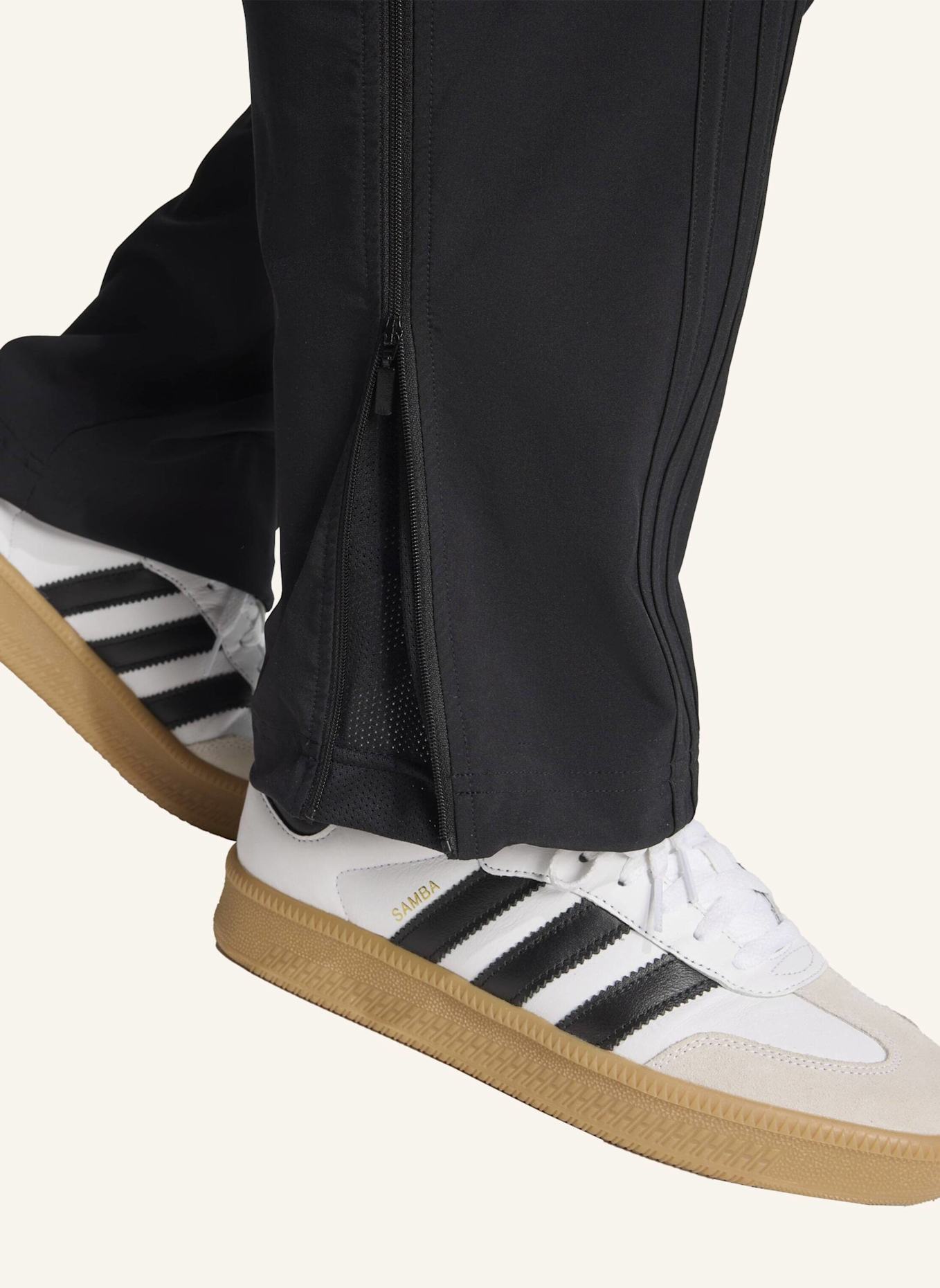 adidas Originals HOSE MIT SEITLICHEN MESH-EINSÄTZEN UND REISSVERSCHLUSS: SCHWARZ