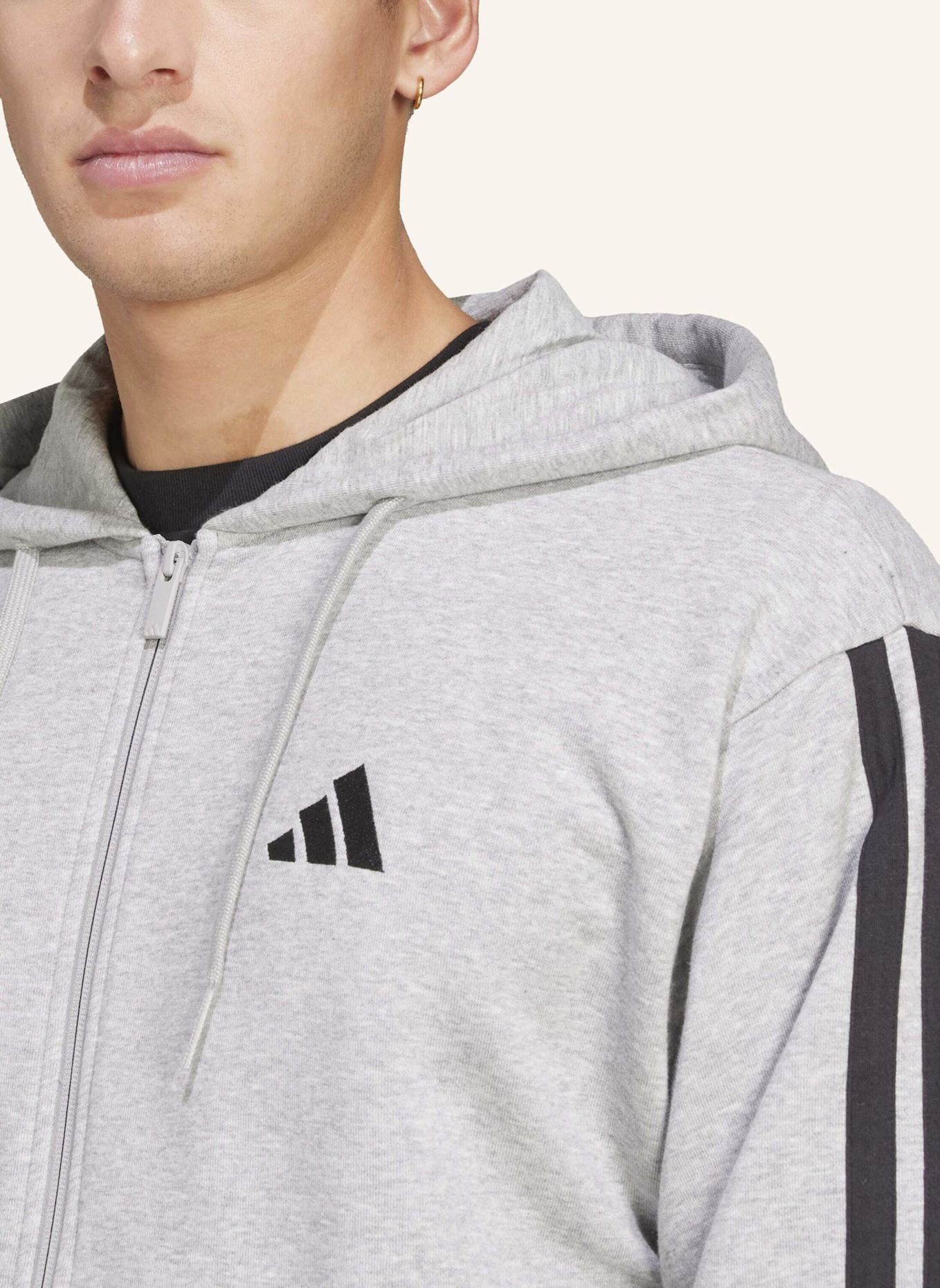 adidas ESSENTIALS 3-STREIFEN FRENCH TERRY KAPUZENJACKE: SCHWARZ