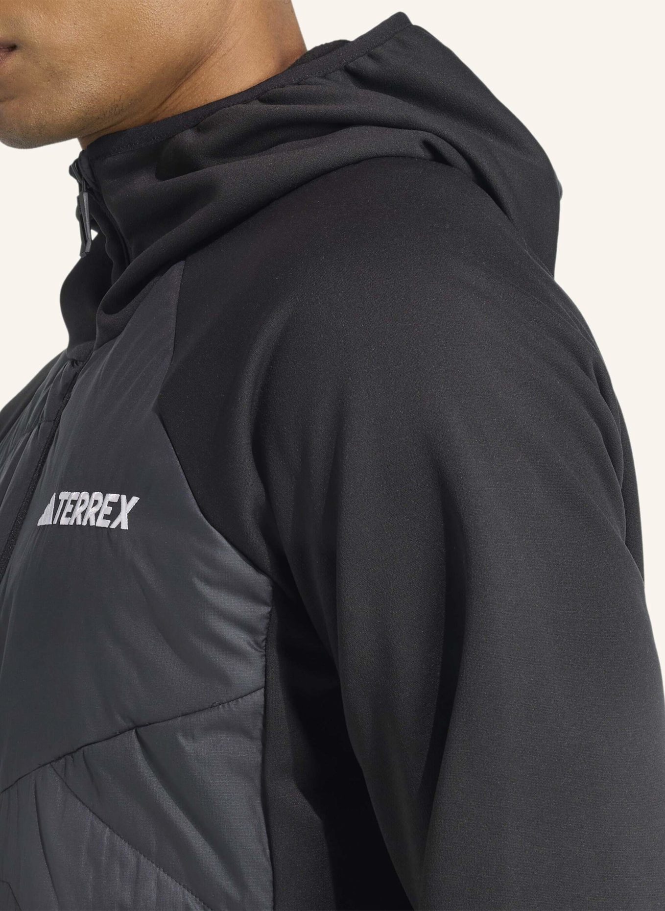 adidas TERREX TERREX MULTI CLIMAWARM ISOLIERENDE HYBRID-KAPUZENJACKE: SCHWARZ
