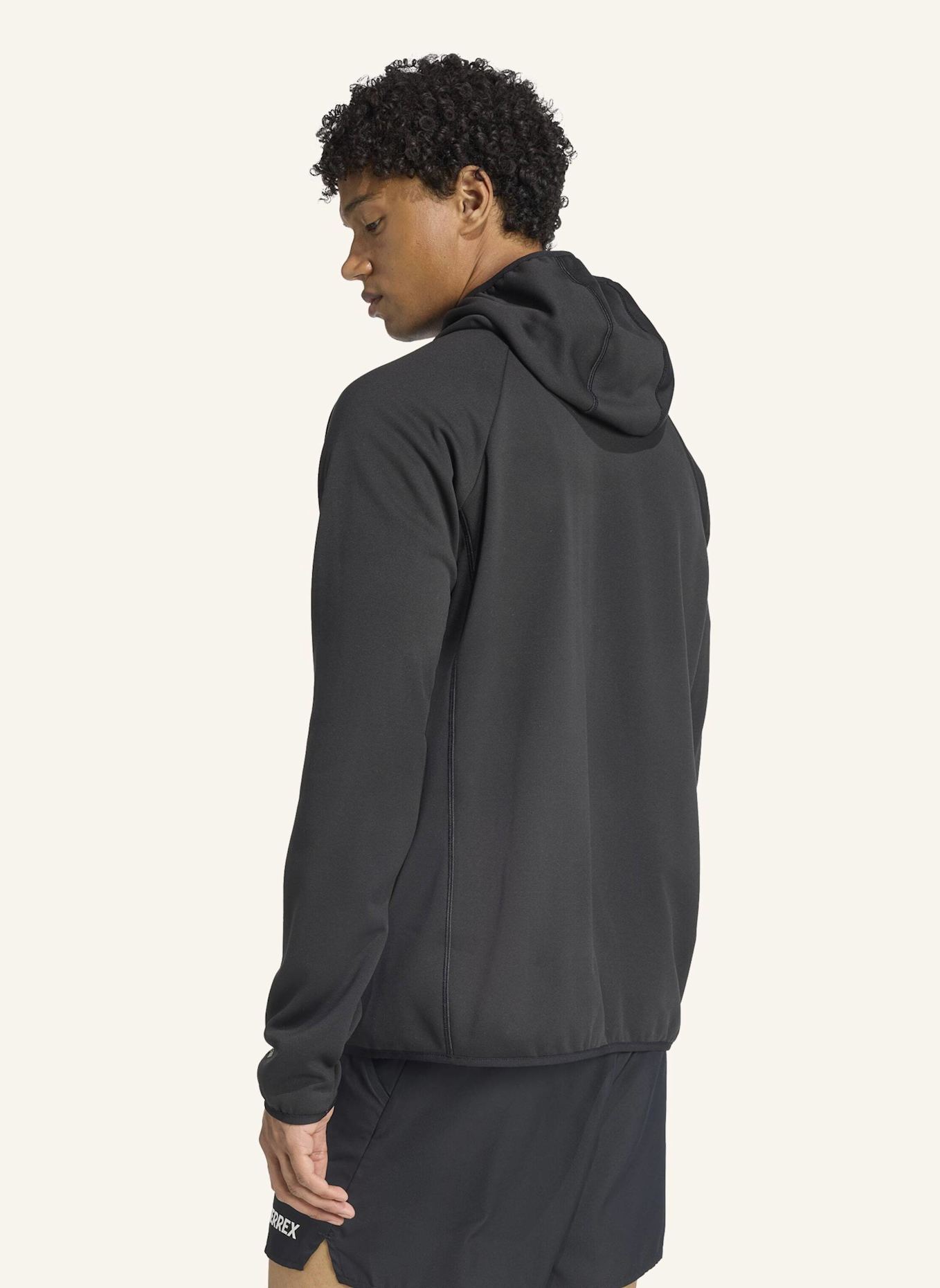 adidas TERREX TERREX MULTI CLIMAWARM ISOLIERENDE HYBRID-KAPUZENJACKE: SCHWARZ
