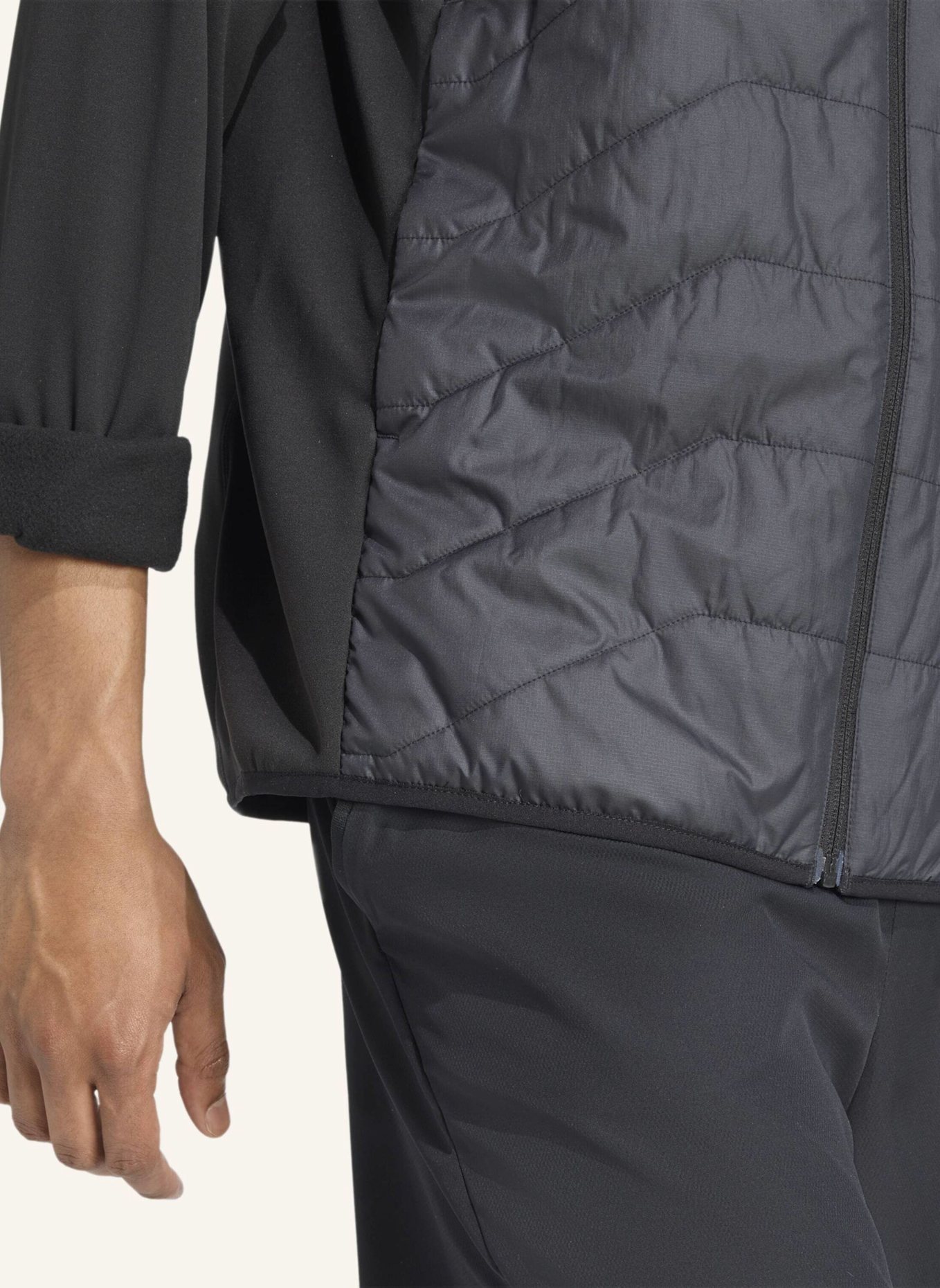 adidas TERREX TERREX MULTI CLIMAWARM ISOLIERENDE HYBRID-KAPUZENJACKE: SCHWARZ