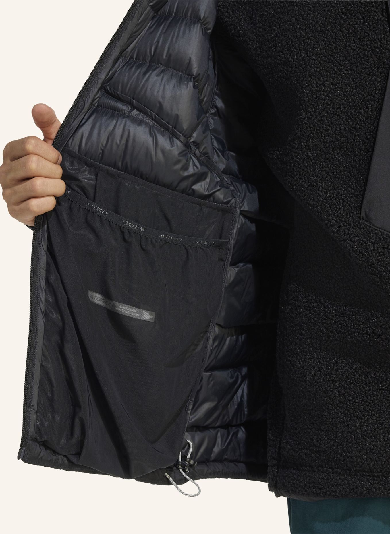 adidas TERREX TERREX XPERIOR CLIMAWARM+ DAUNEN KAPUZENJACKE: SCHWARZ