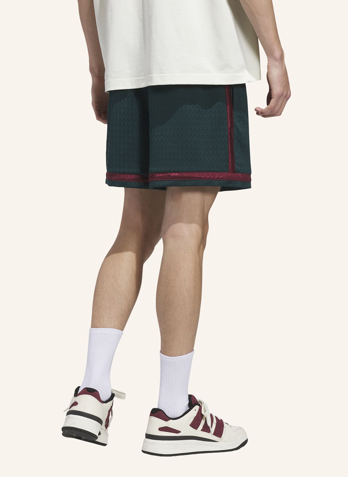 adidas Trainingsshorts ORIGINALS BASKETBALL: GRÜN/ ROT