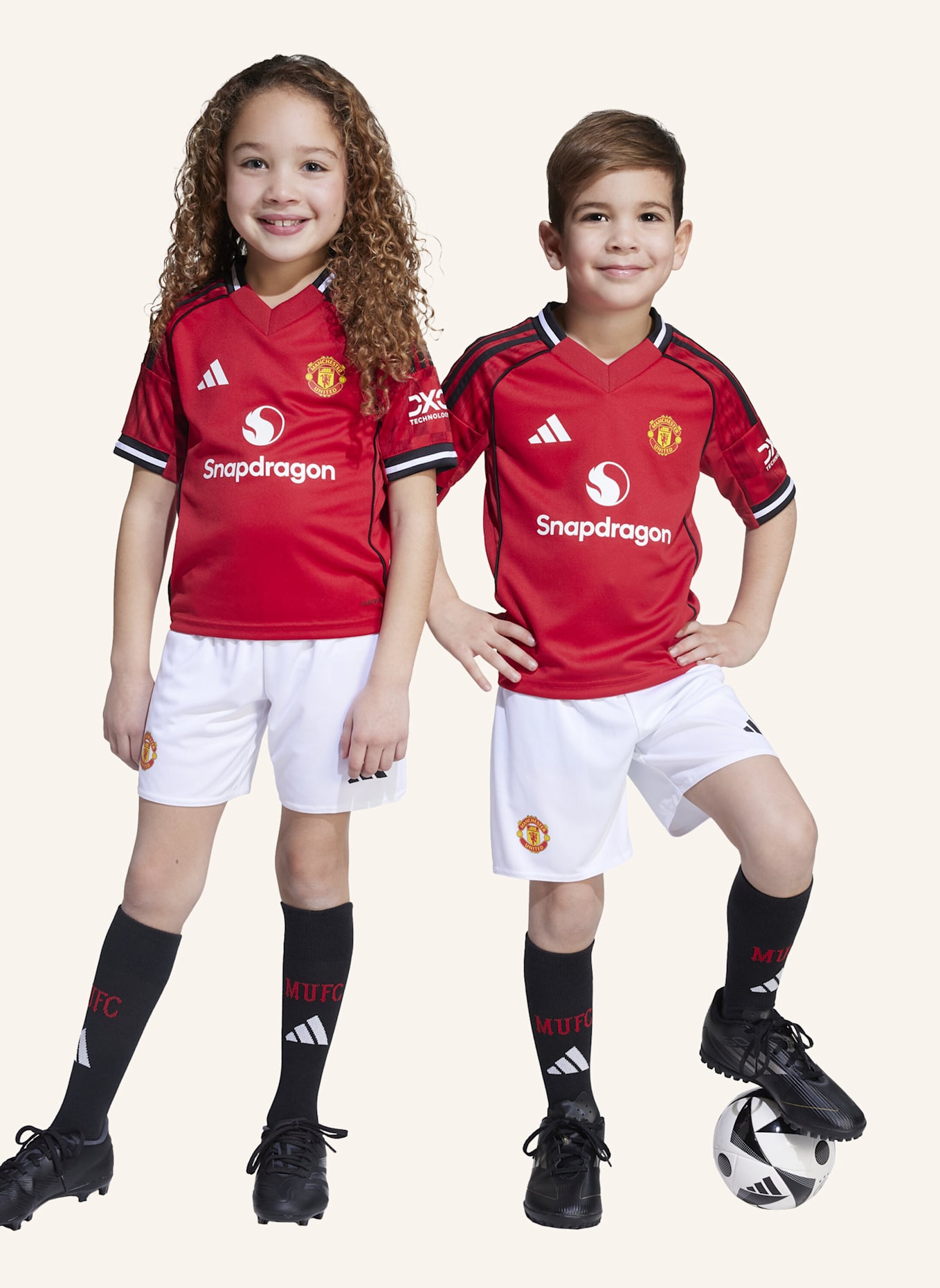 adidas MANCHESTER UNITED 25/26 HEIMTRIKOT MINI-AUSRÜSTUNG KINDER: ROT