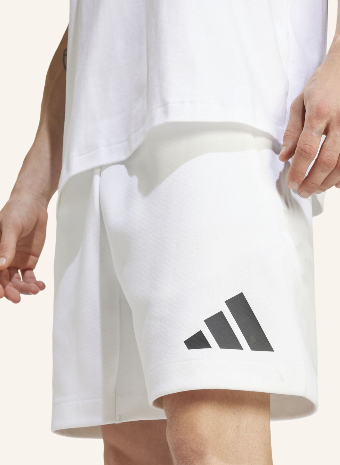 adidas Sweatshorts Z.N.E.: WEISS