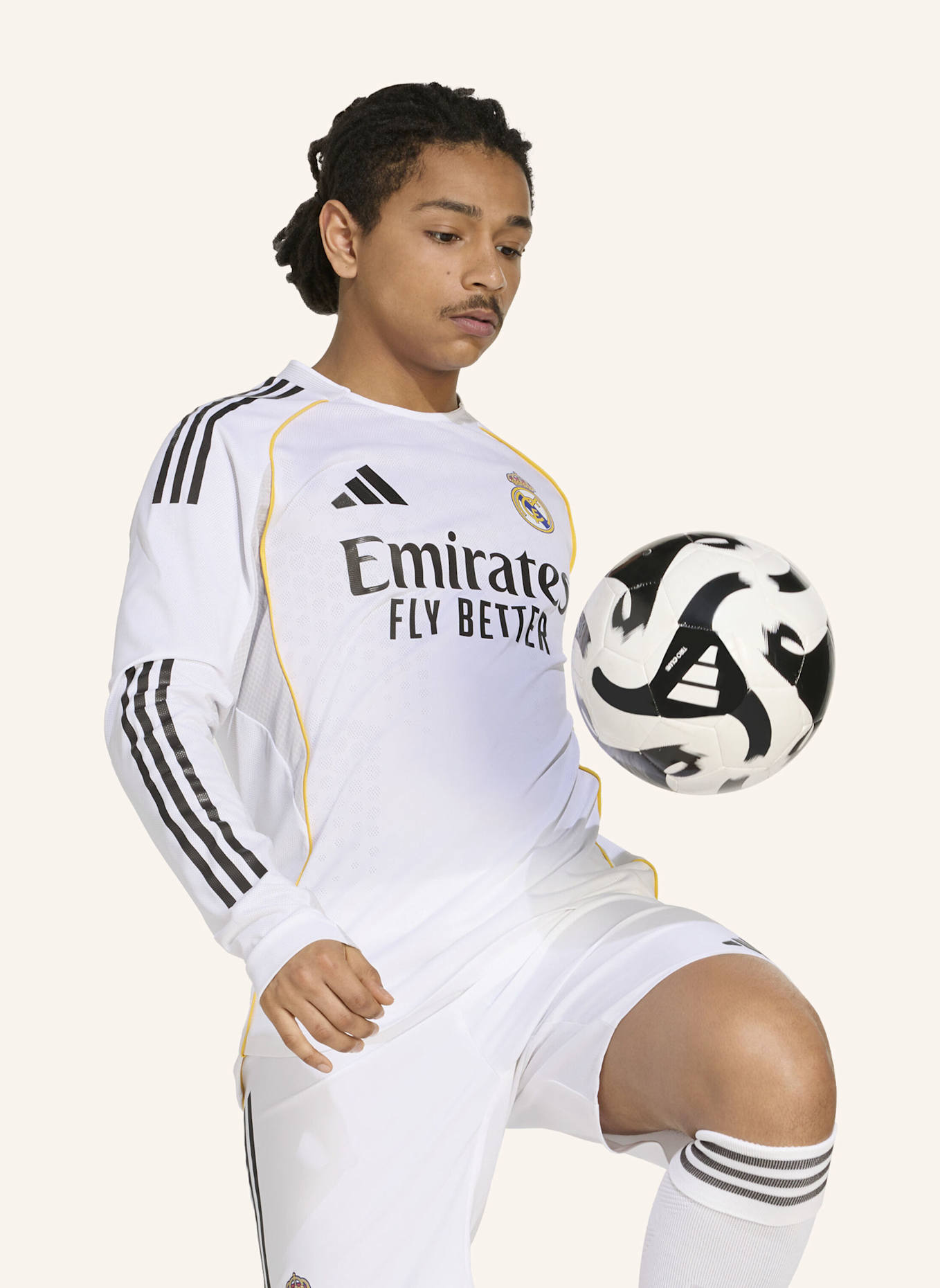 adidas REAL MADRID 25/26 LONG SLEEVE HEIMTRIKOT AUTHENTIC: WEISS