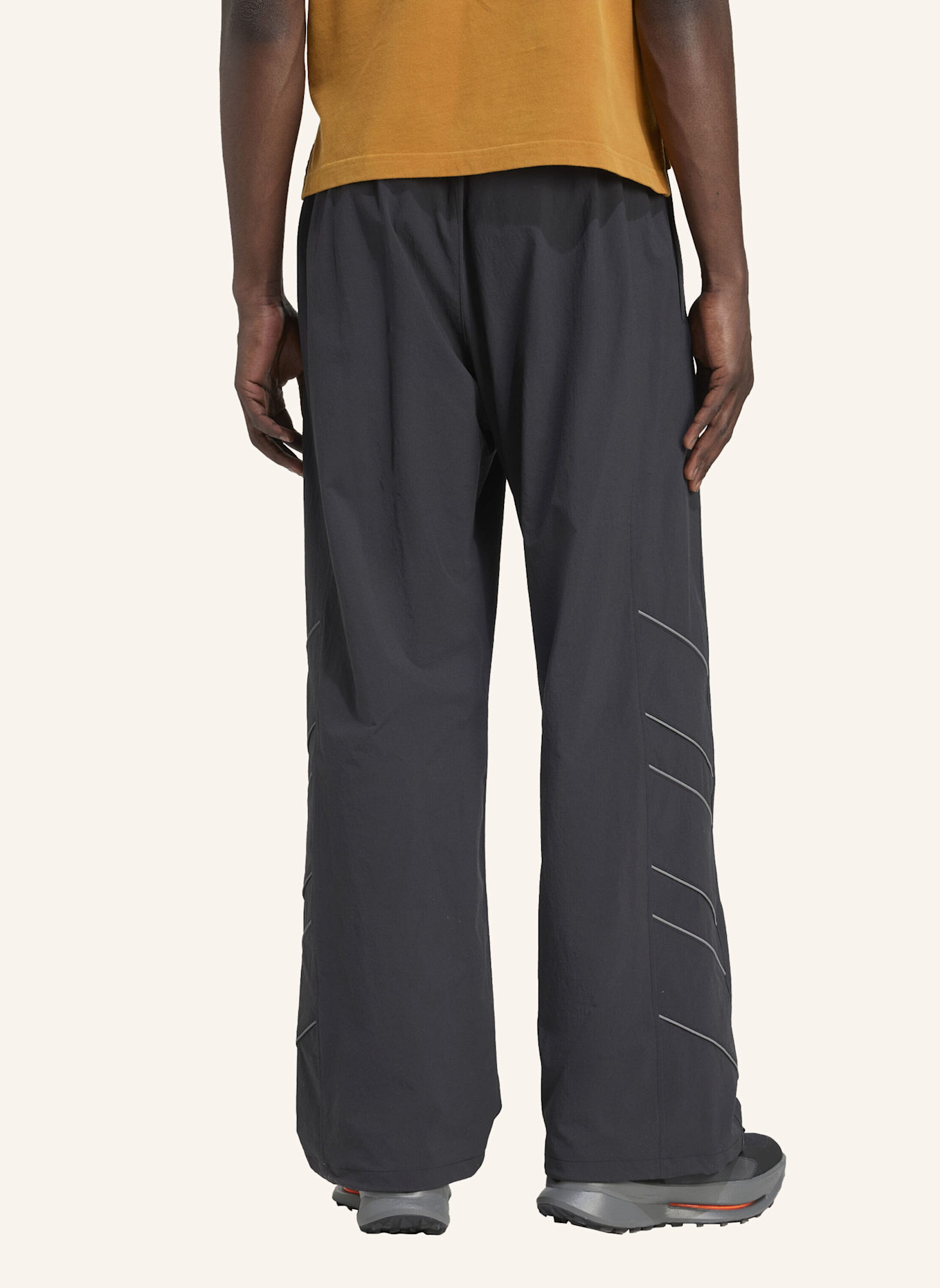 adidas Originals EQT FUSSBALL TRAININGSHOSE: SCHWARZ