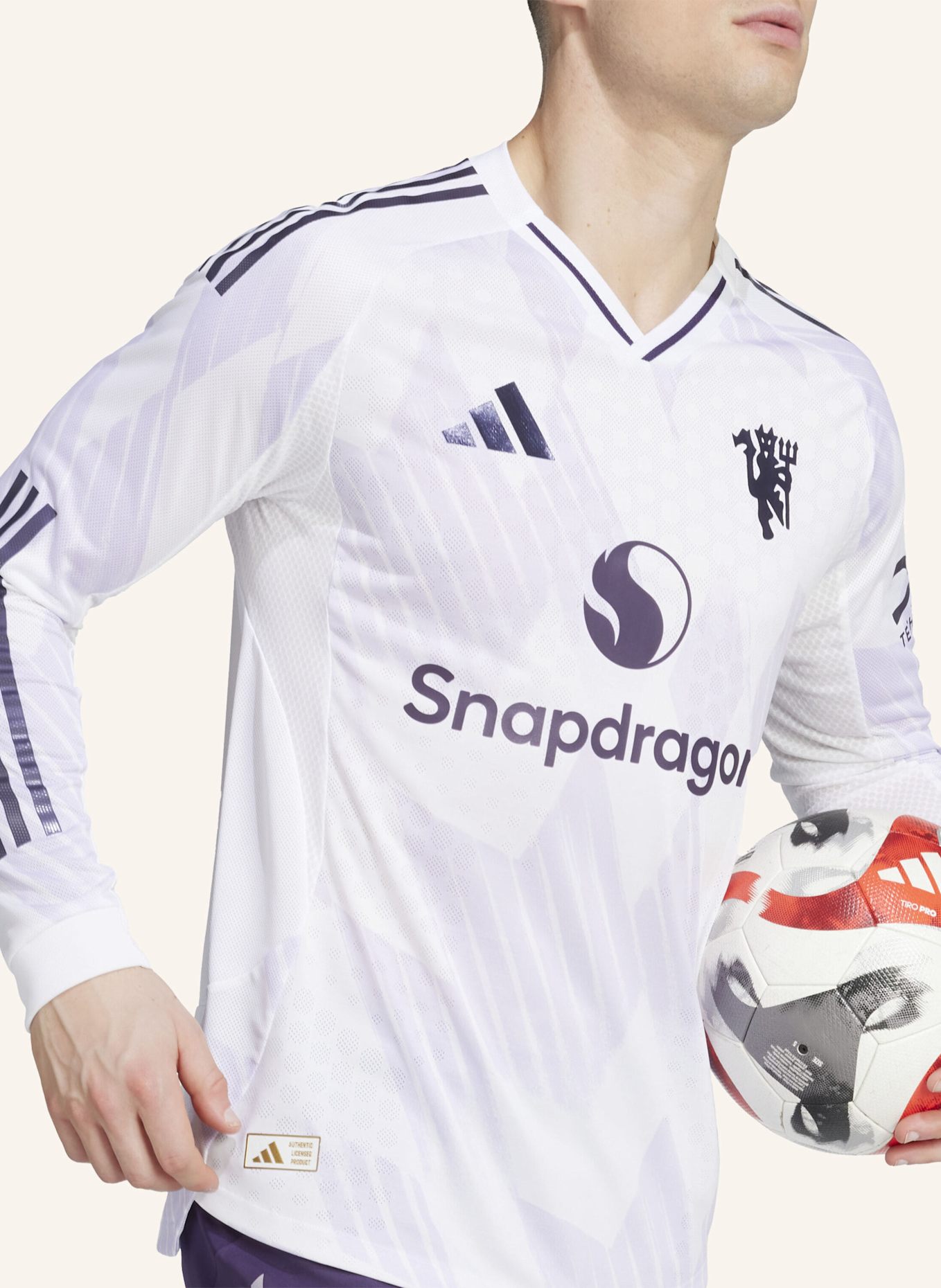 adidas MANCHESTER UNITED 25/26 LONG SLEEVE AUSWÄRTSTRIKOT AUTHENTIC: WEISS