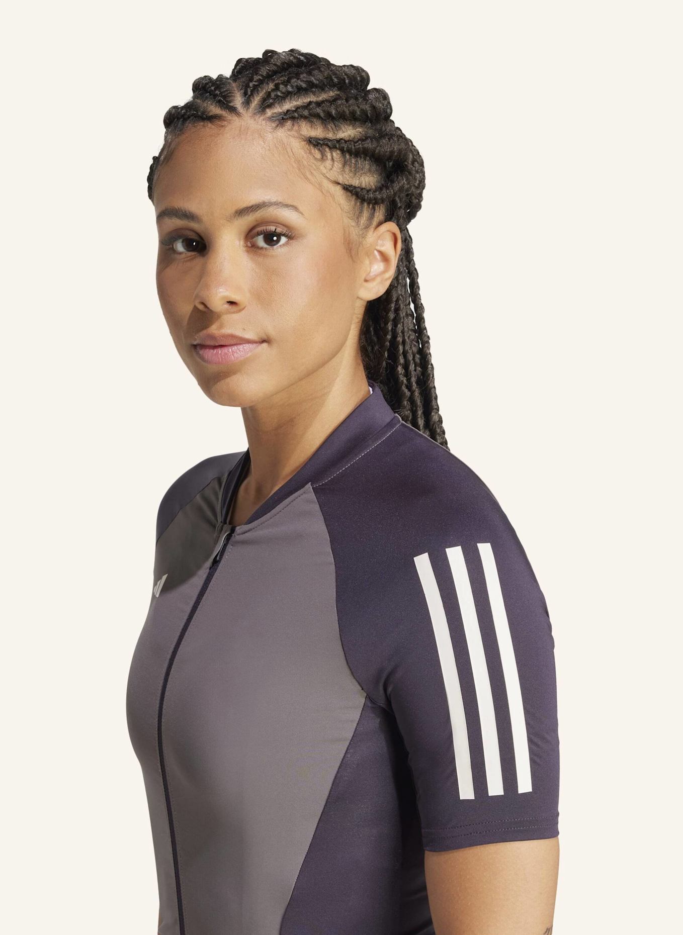 adidas ESSENTIALS 3-STREIFEN RADTRIKOT: GRAU
