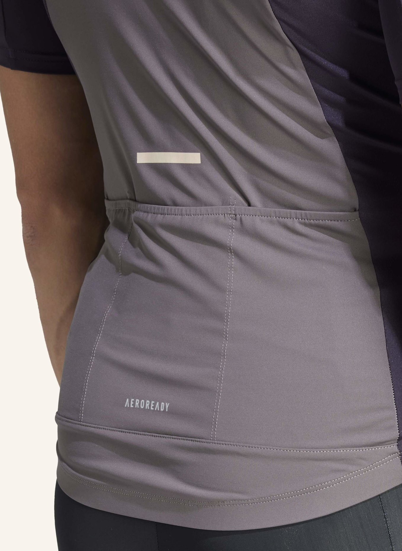 adidas ESSENTIALS 3-STREIFEN RADTRIKOT: GRAU