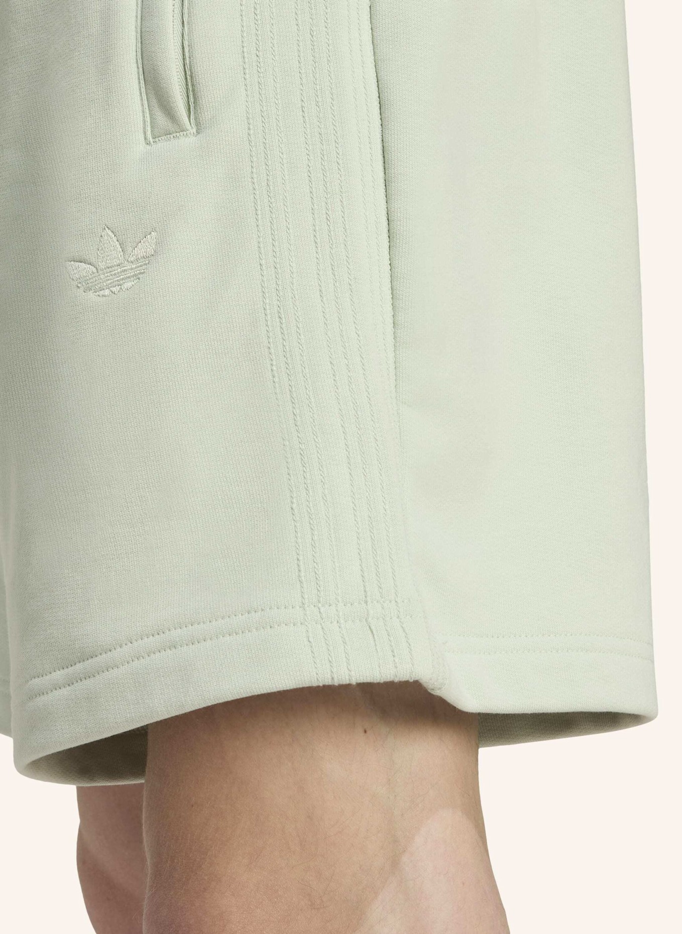 adidas Originals PREMIUM ESSENTIALS SHORTS: GRÜN