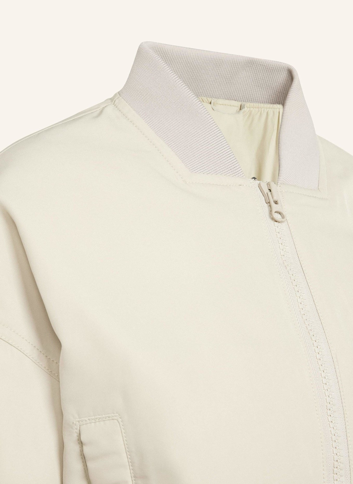 adidas by Stella McCartney ADIDAS BY STELLA MCCARTNEY TRUENATURE WOVEN CROPPED BOMBERJACKE: BEIGE