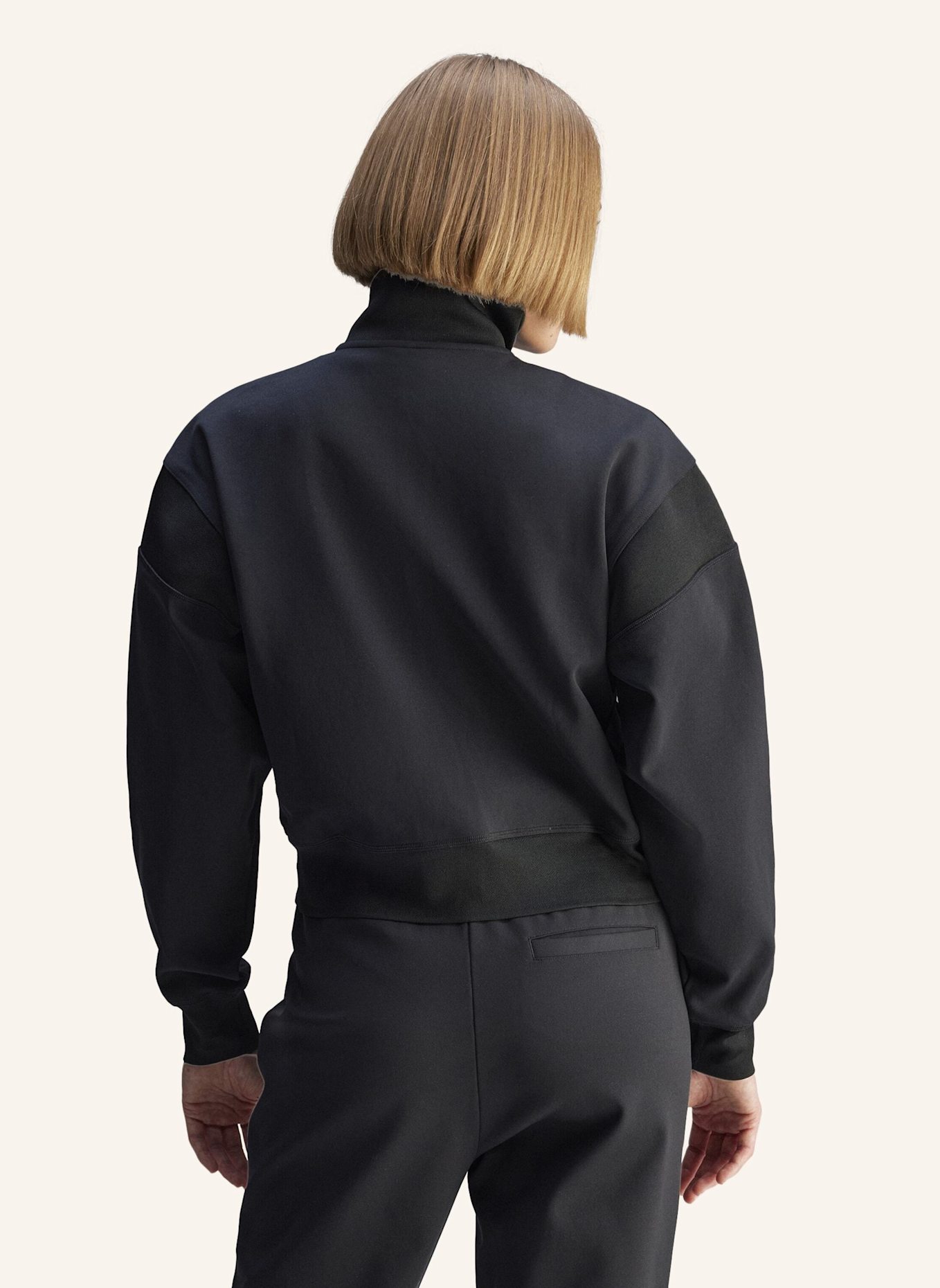 adidas by Stella McCartney ADIDAS BY STELLA MCCARTNEY KNITTED ORIGINALS JACKE: SCHWARZ