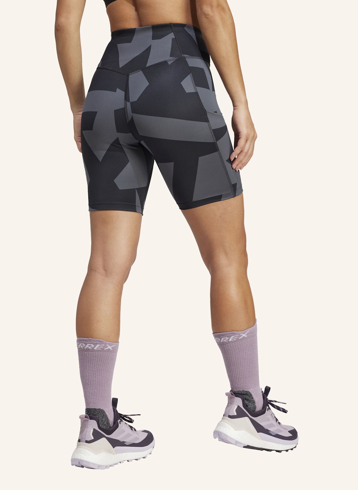 adidas TERREX Tights TERREX MULTI 8INCH PRINTED: GRAU/ SCHWARZ