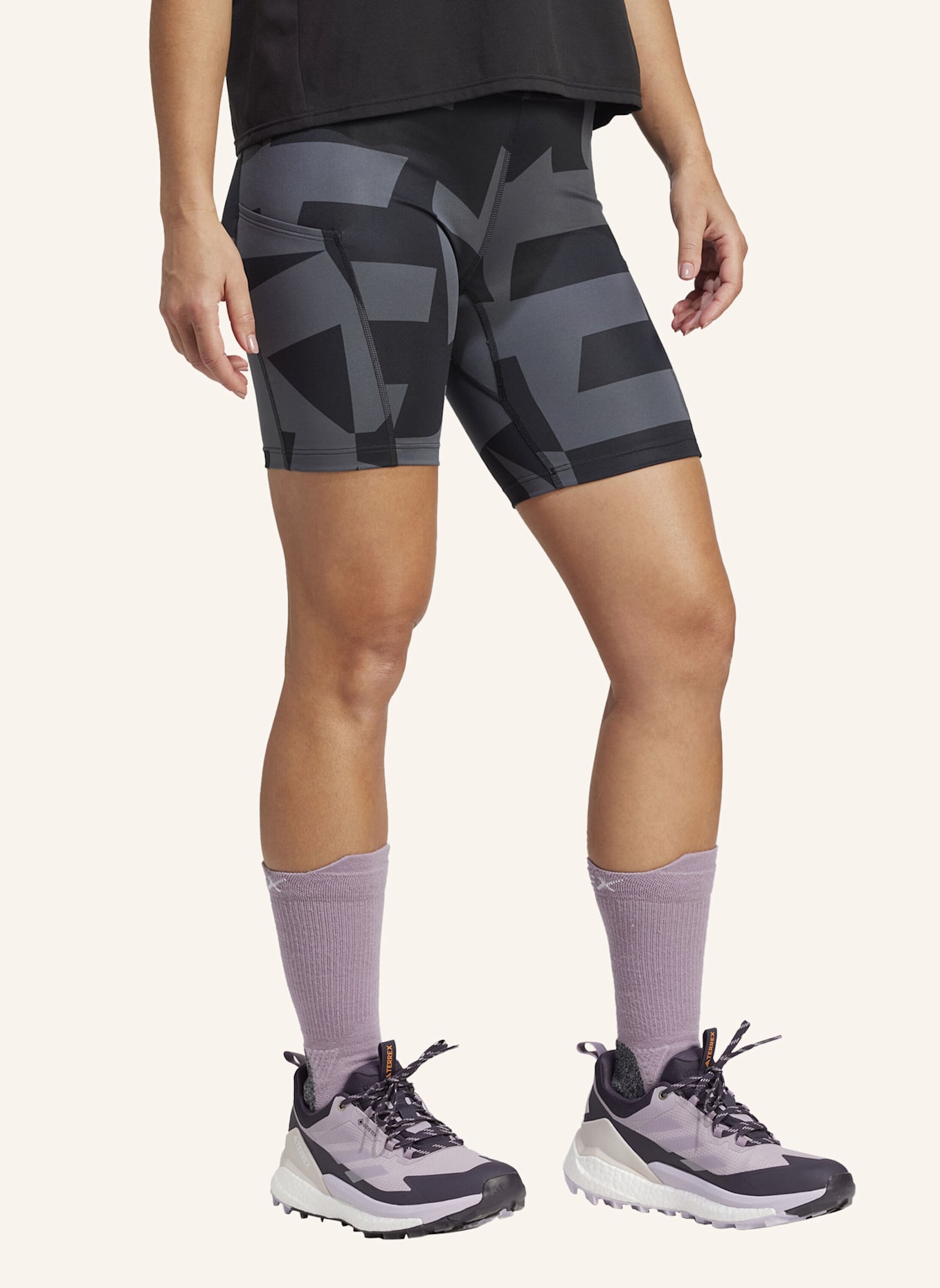 adidas TERREX Tights TERREX MULTI 8INCH PRINTED: GRAU/ SCHWARZ