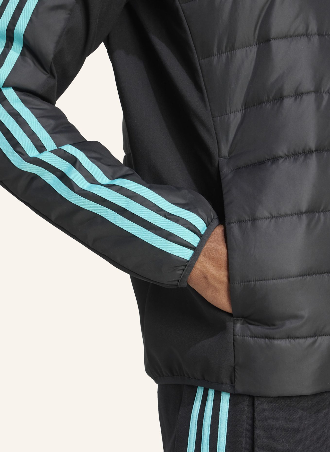 adidas MERCEDES - AMG PETRONAS FORMULA ONE TEAM DNA PUFFER JACKE: SCHWARZ/ WEISS