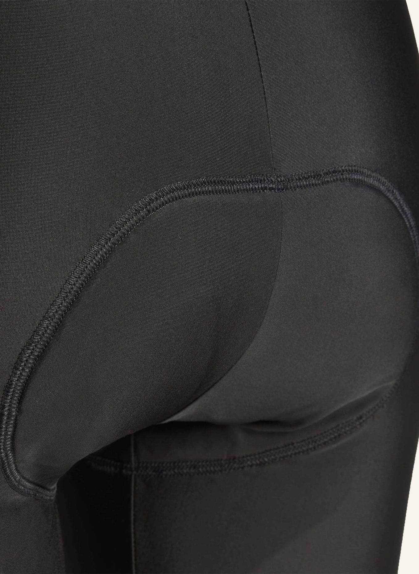 adidas ESSENTIALS 3-STREIFEN PADDED CYCLING TRÄGERSHORTS: SCHWARZ