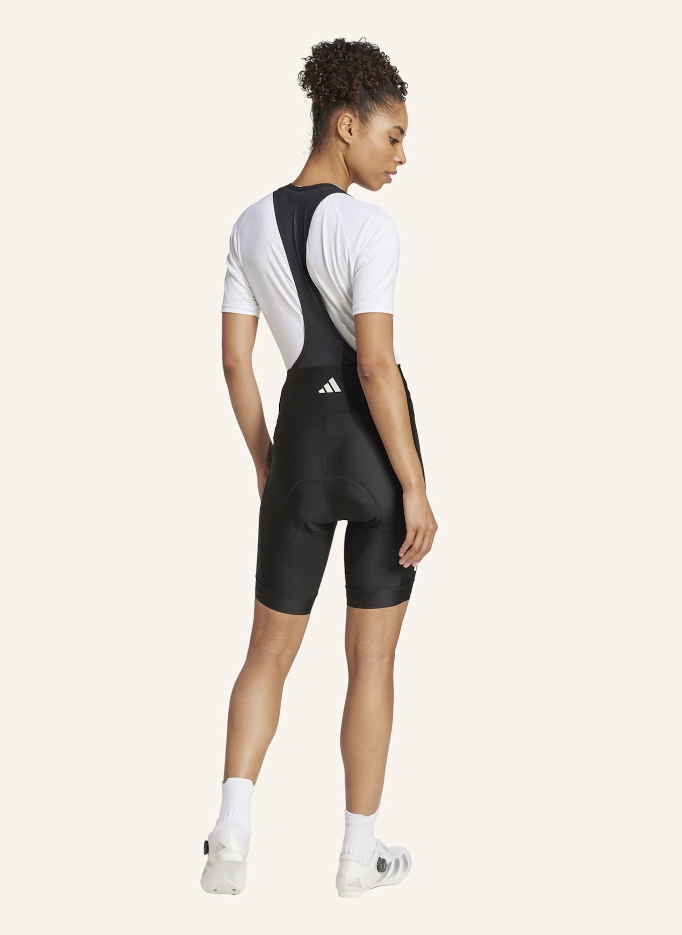 adidas ESSENTIALS 3-STREIFEN PADDED CYCLING TRÄGERSHORTS: SCHWARZ