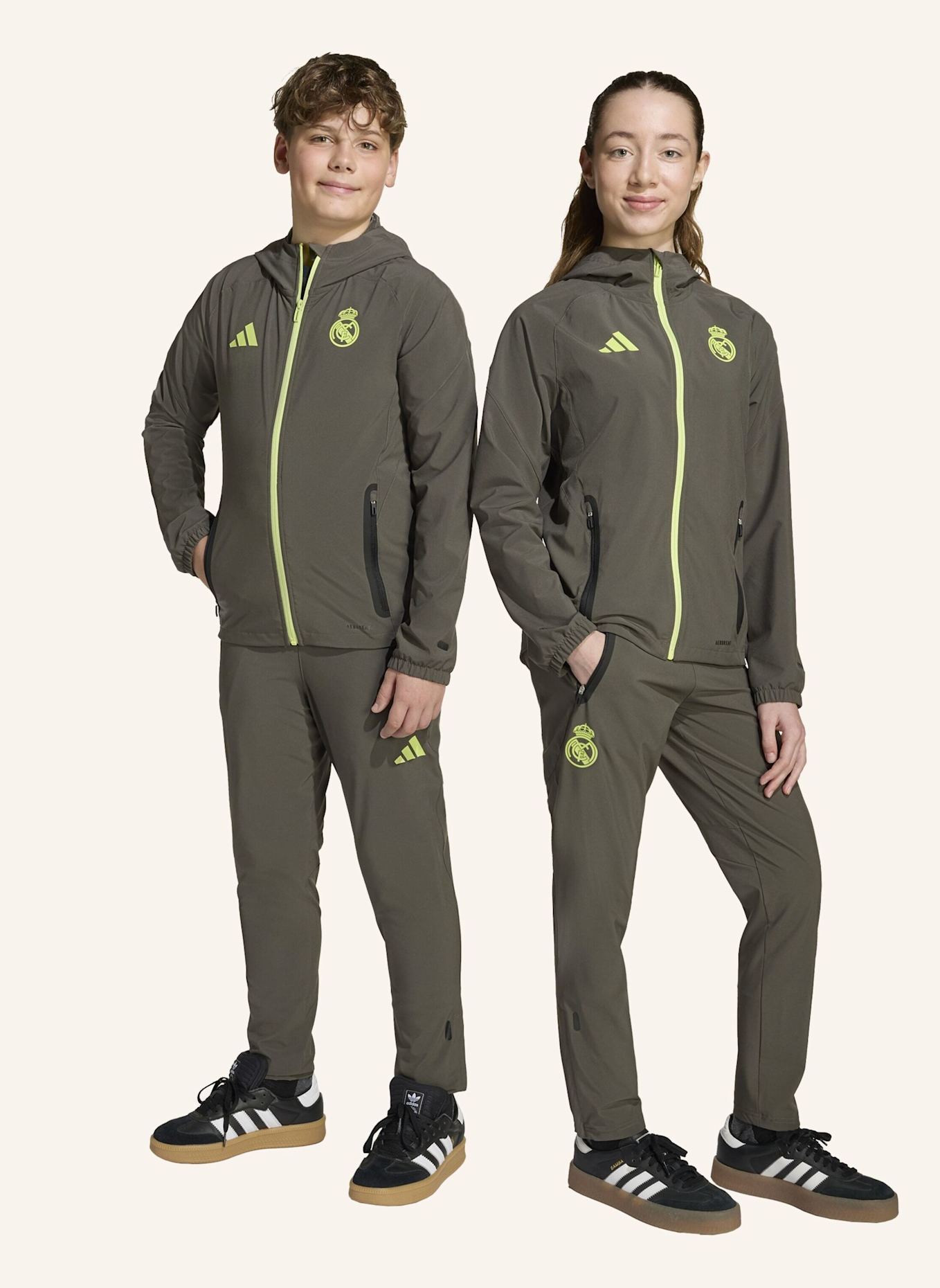 adidas REAL MADRID TIRO 25 COMPETITION VIS TECH TRAVEL HOSE FÜR KINDER UND TEENS: GRAU/ GELB